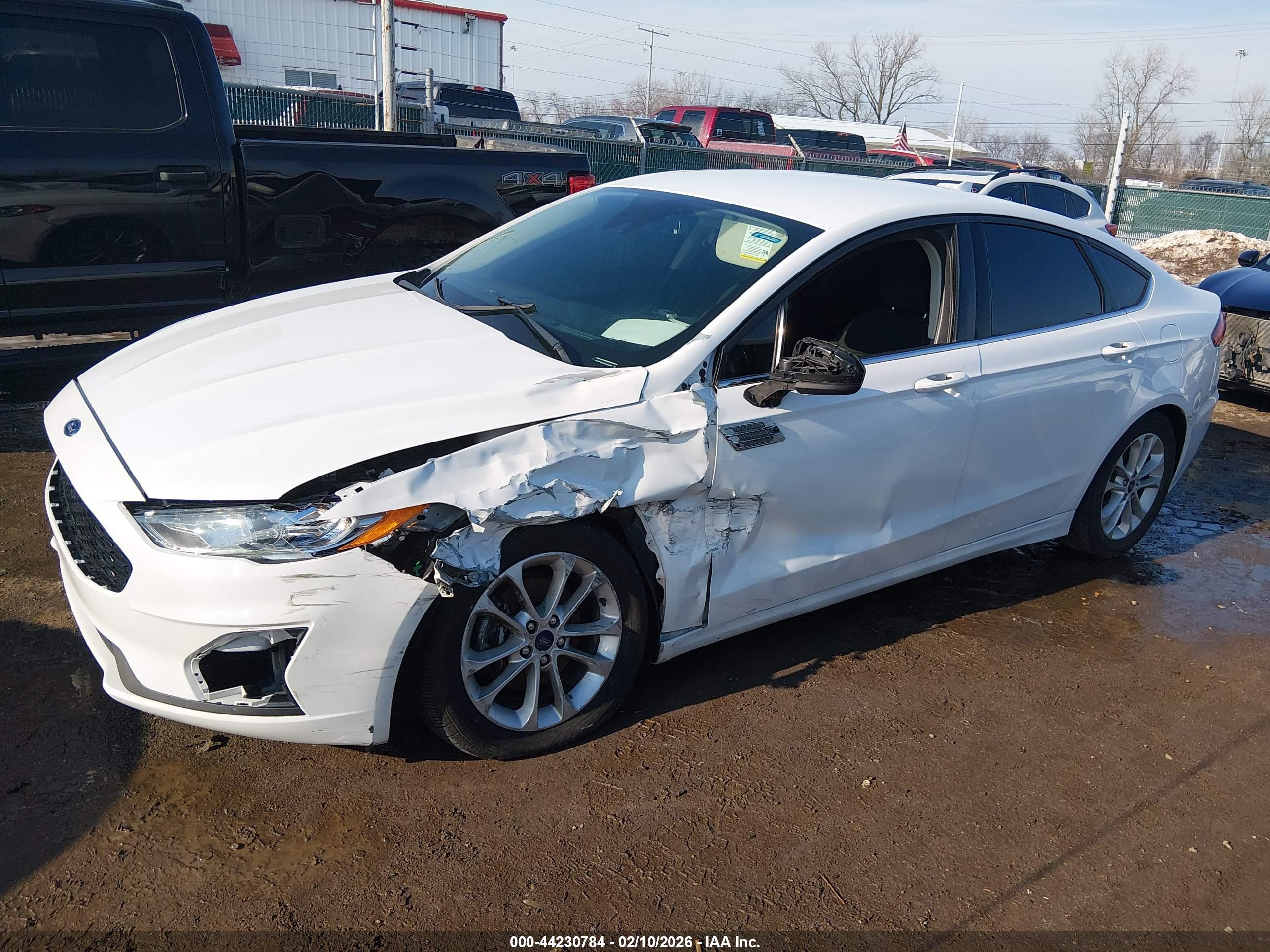 FORD FUSION image 6