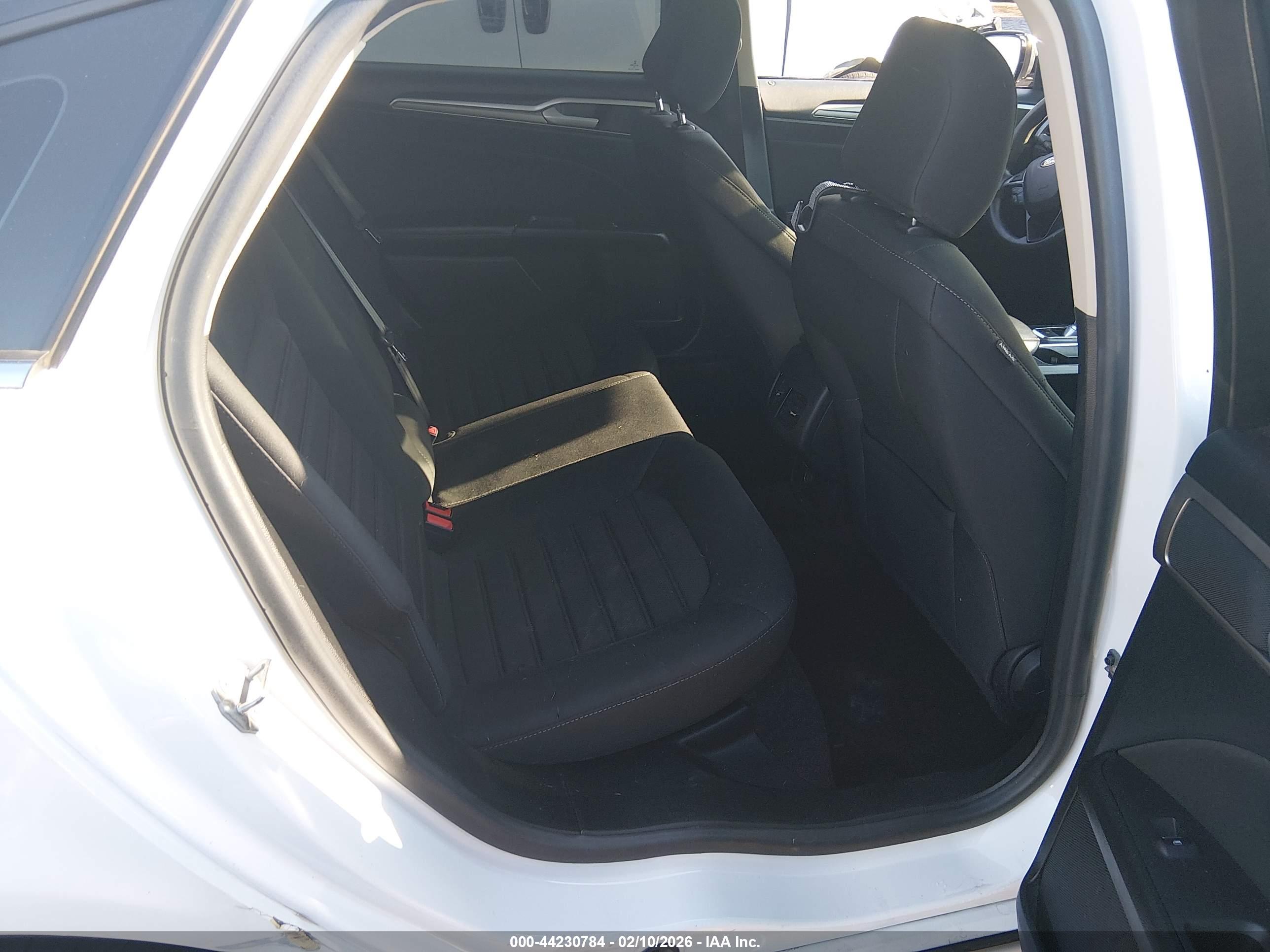 FORD FUSION image 8