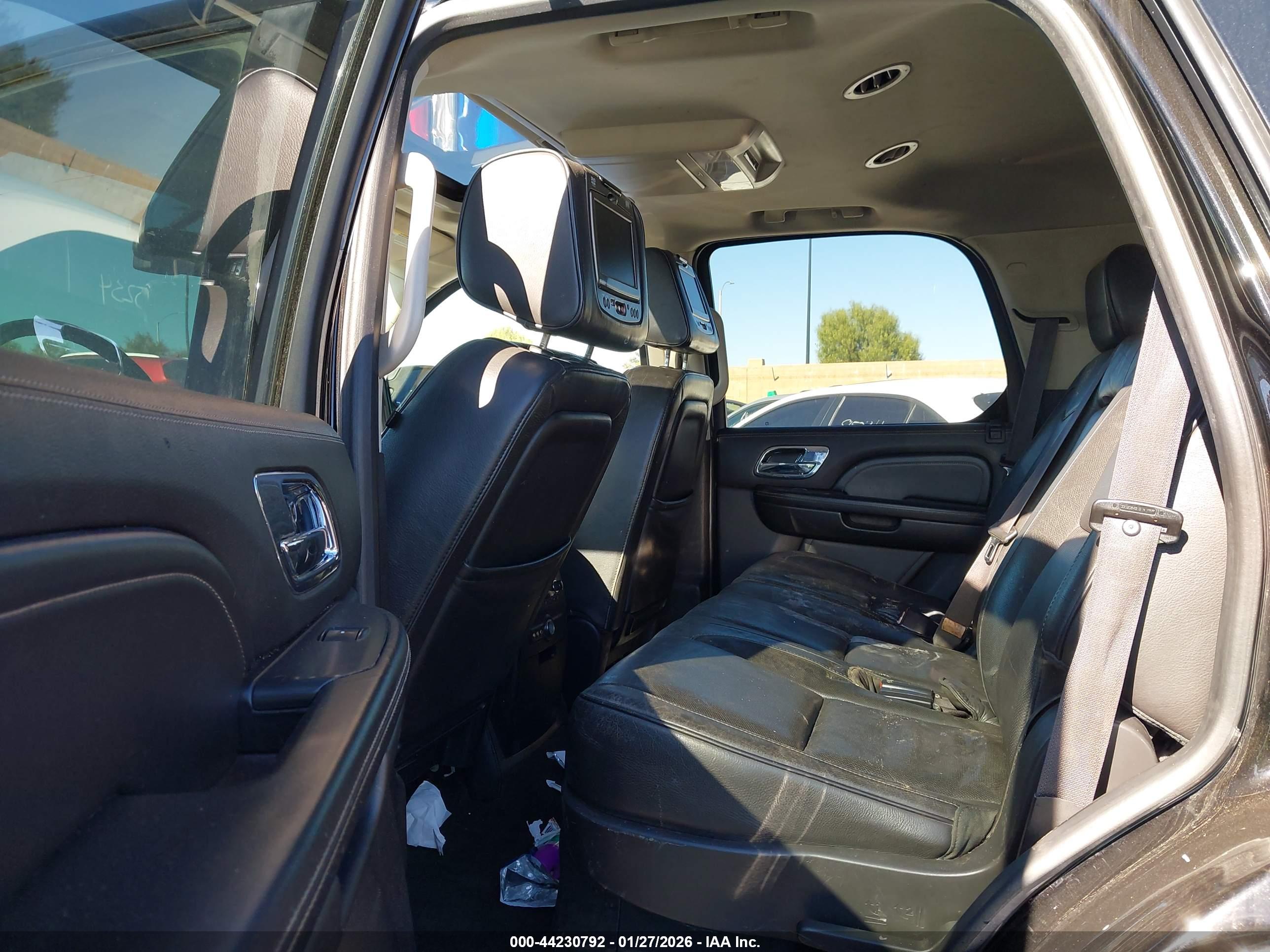CADILLAC ESCALADE image 8