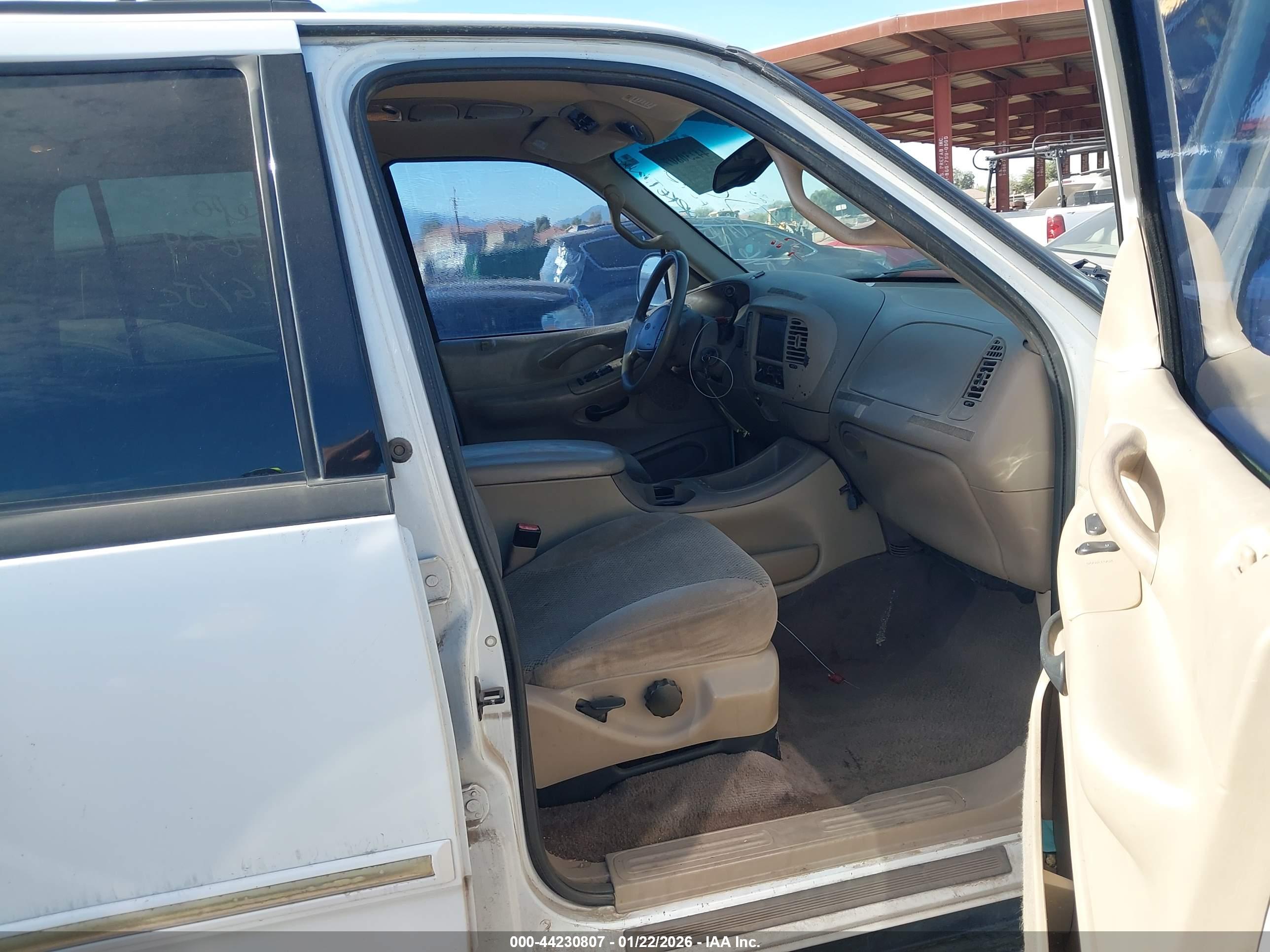 FORD EXPEDITION image 5