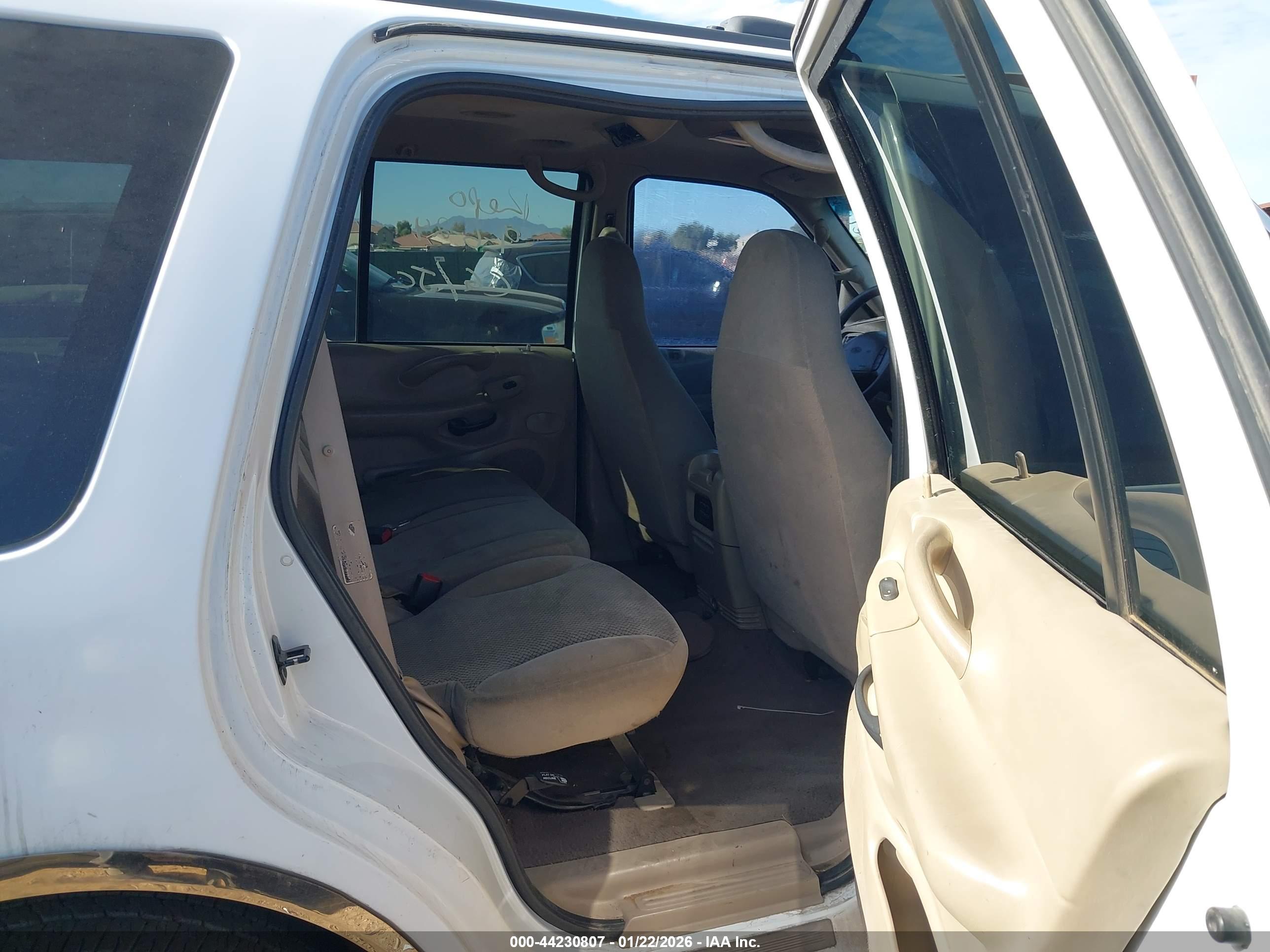 FORD EXPEDITION image 8