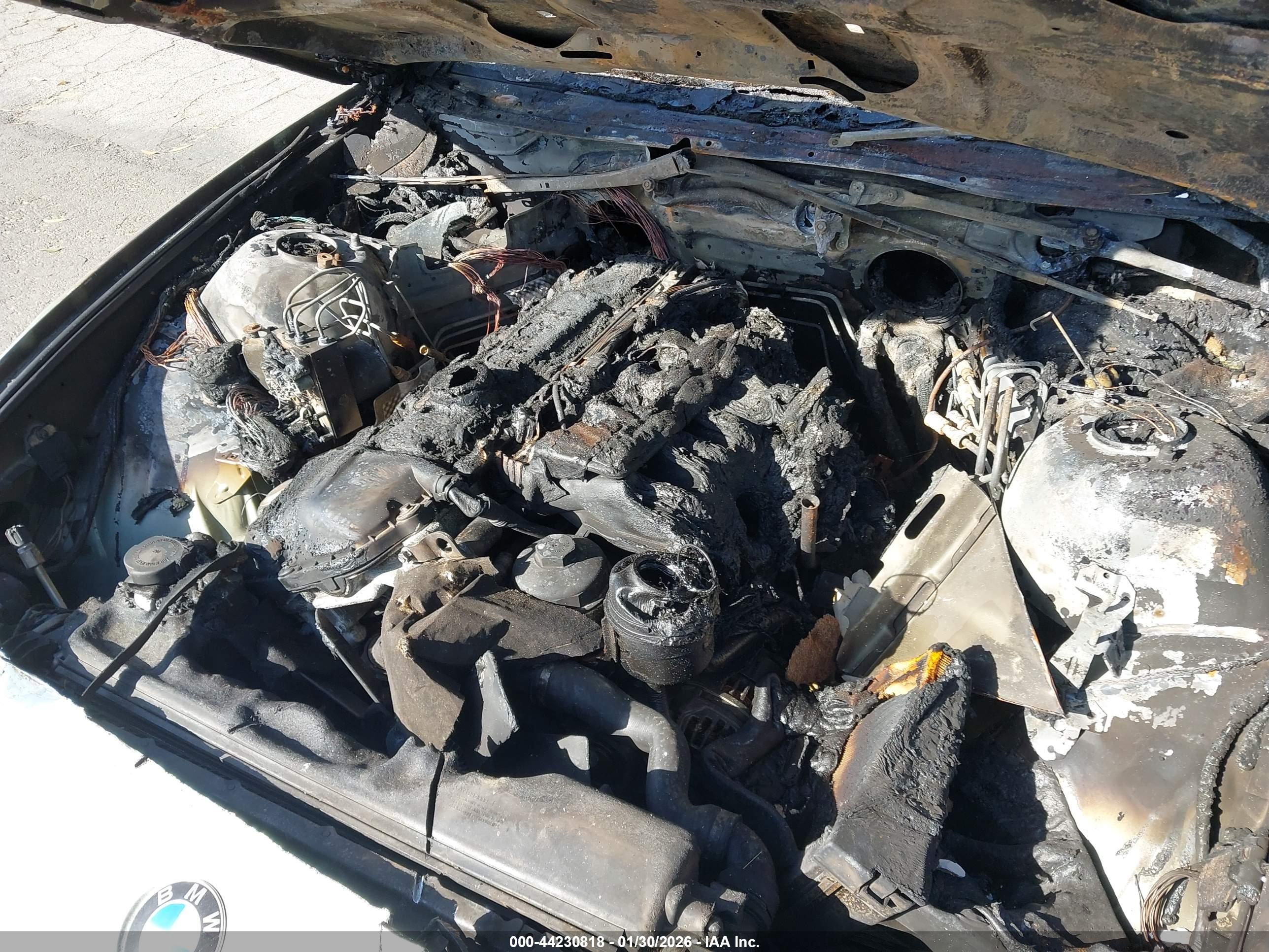 BMW 528IA image 10