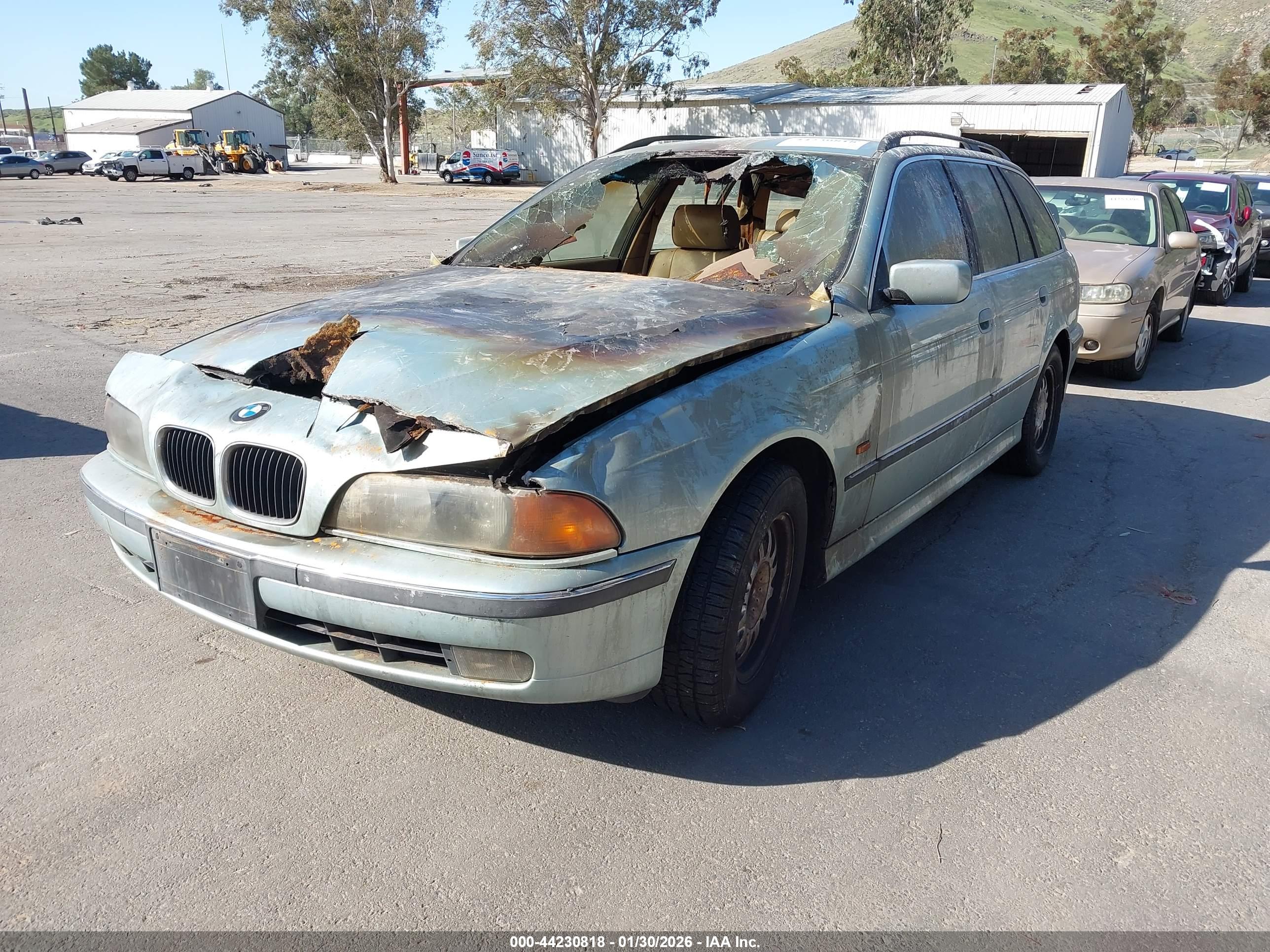 BMW 528IA image 2