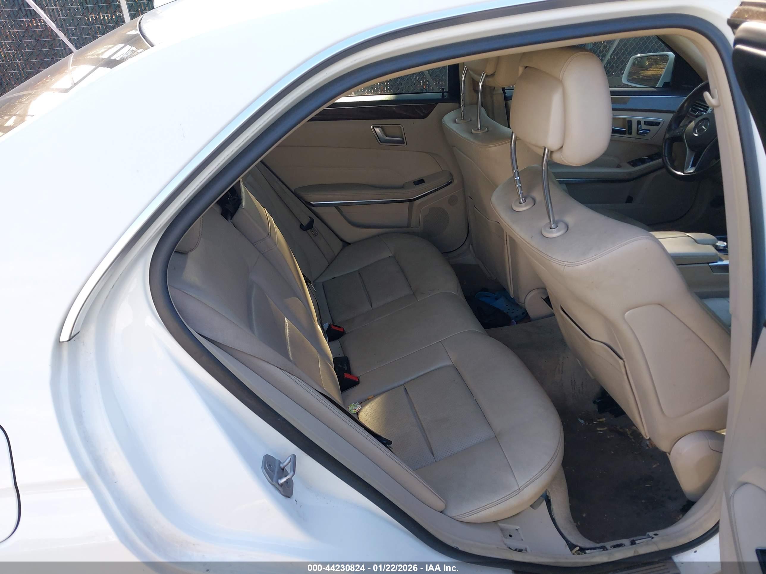 MERCEDES-BENZ E image 8