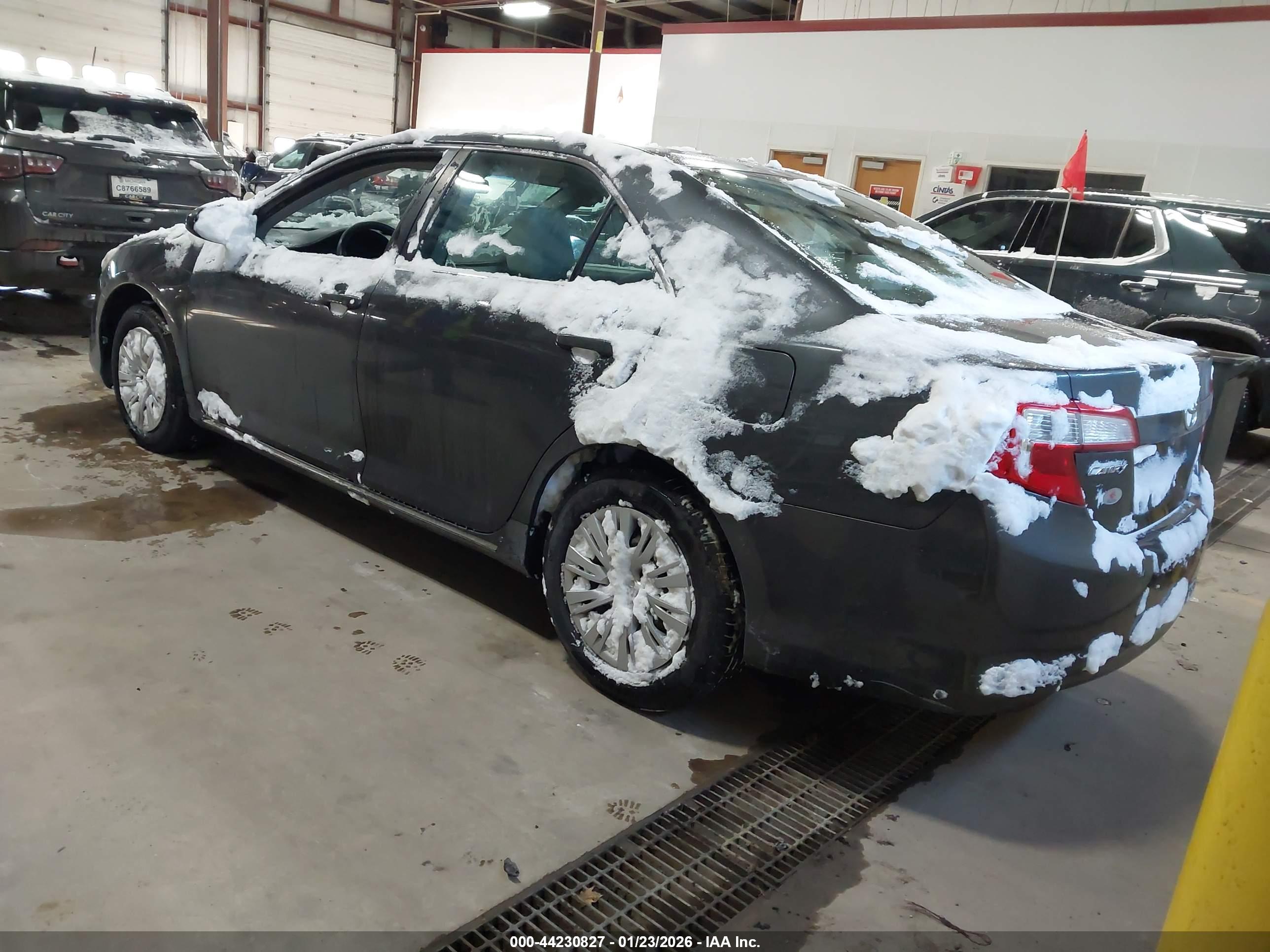 TOYOTA CAMRY image 3