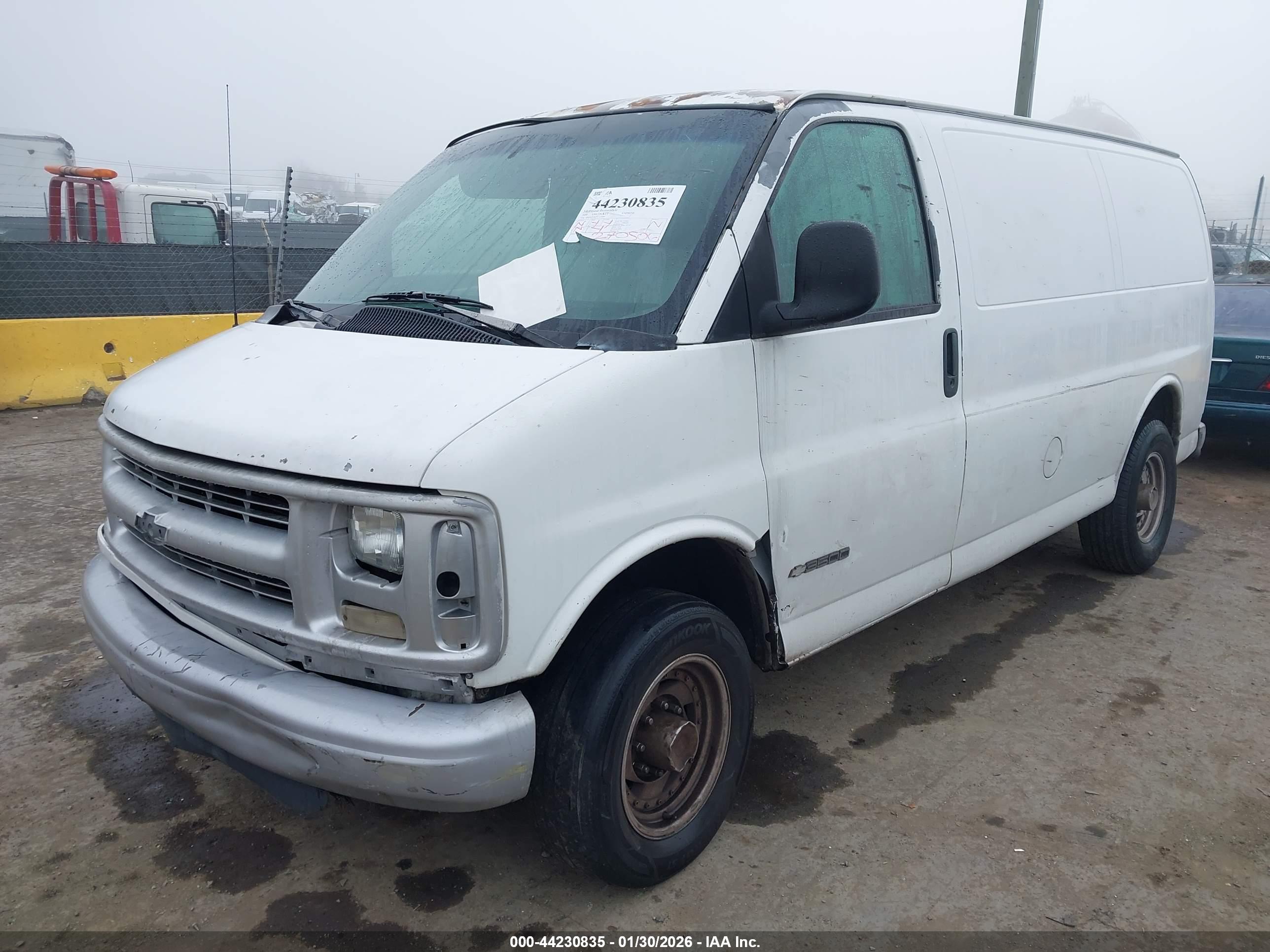 CHEVROLET EXPRESS image 2