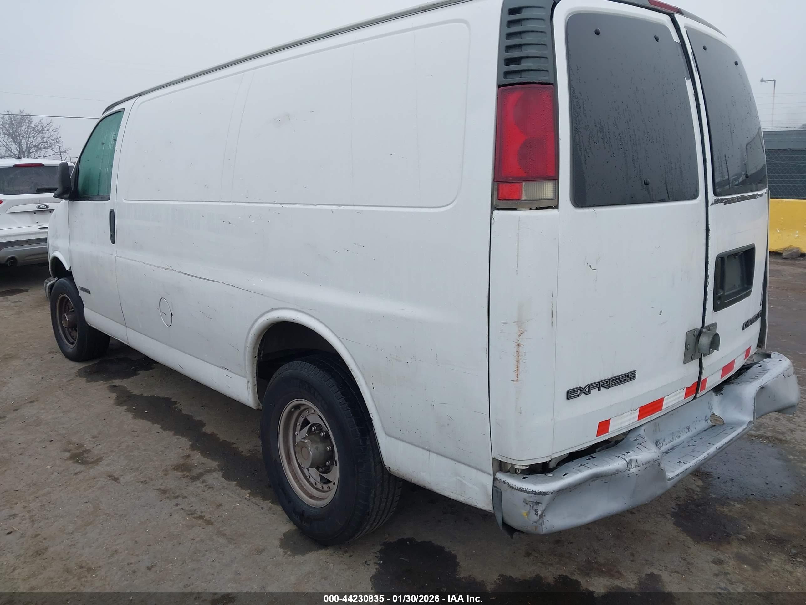 CHEVROLET EXPRESS image 3