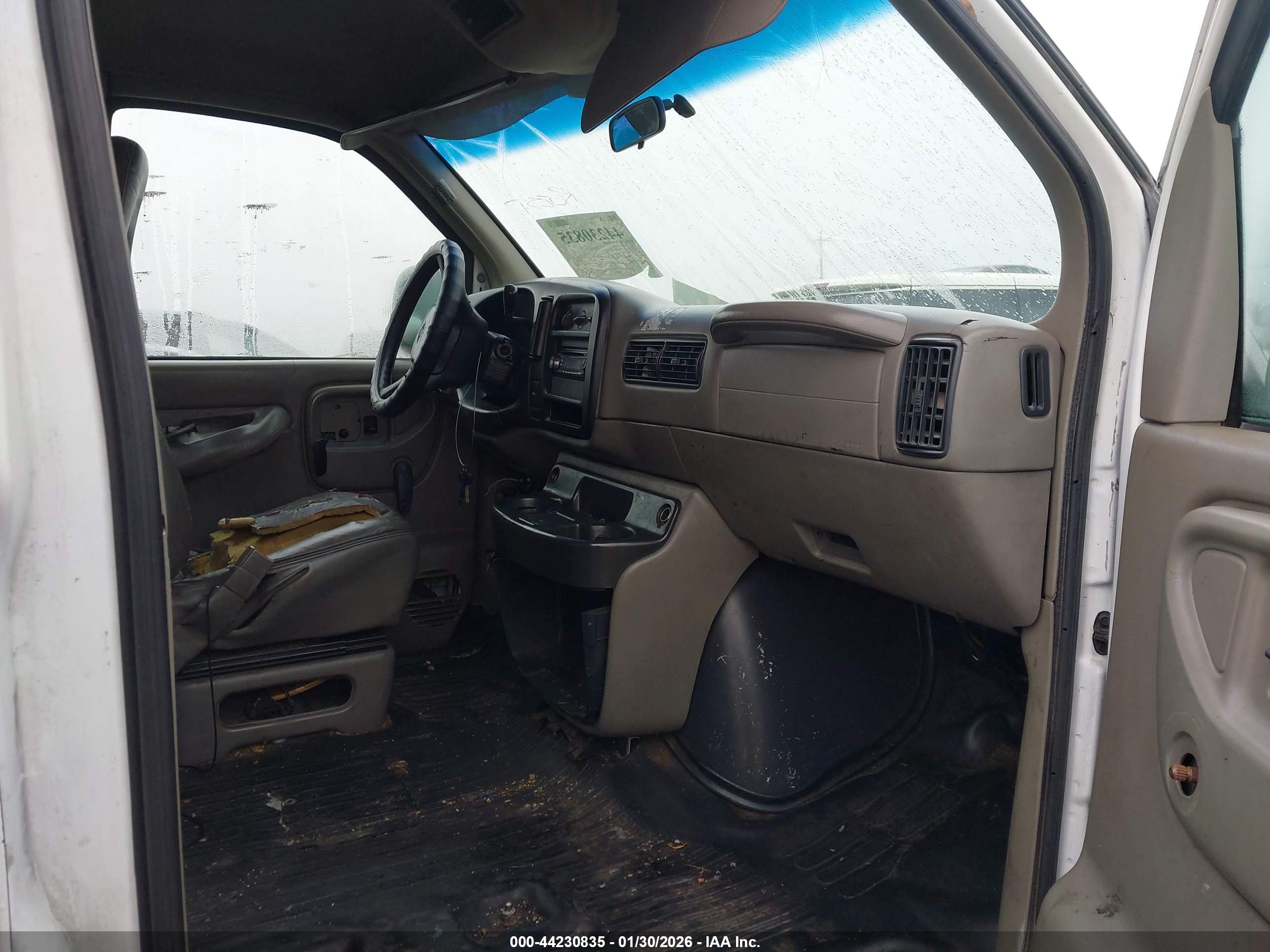 CHEVROLET EXPRESS image 5