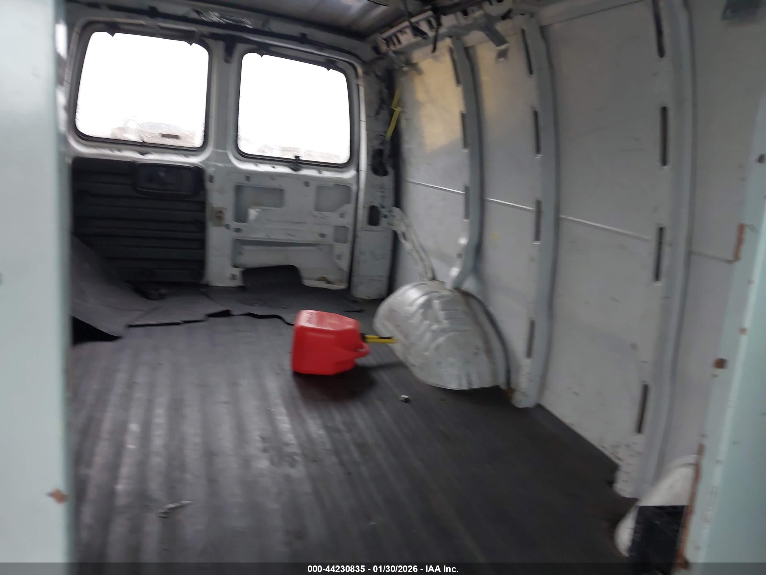 CHEVROLET EXPRESS image 8