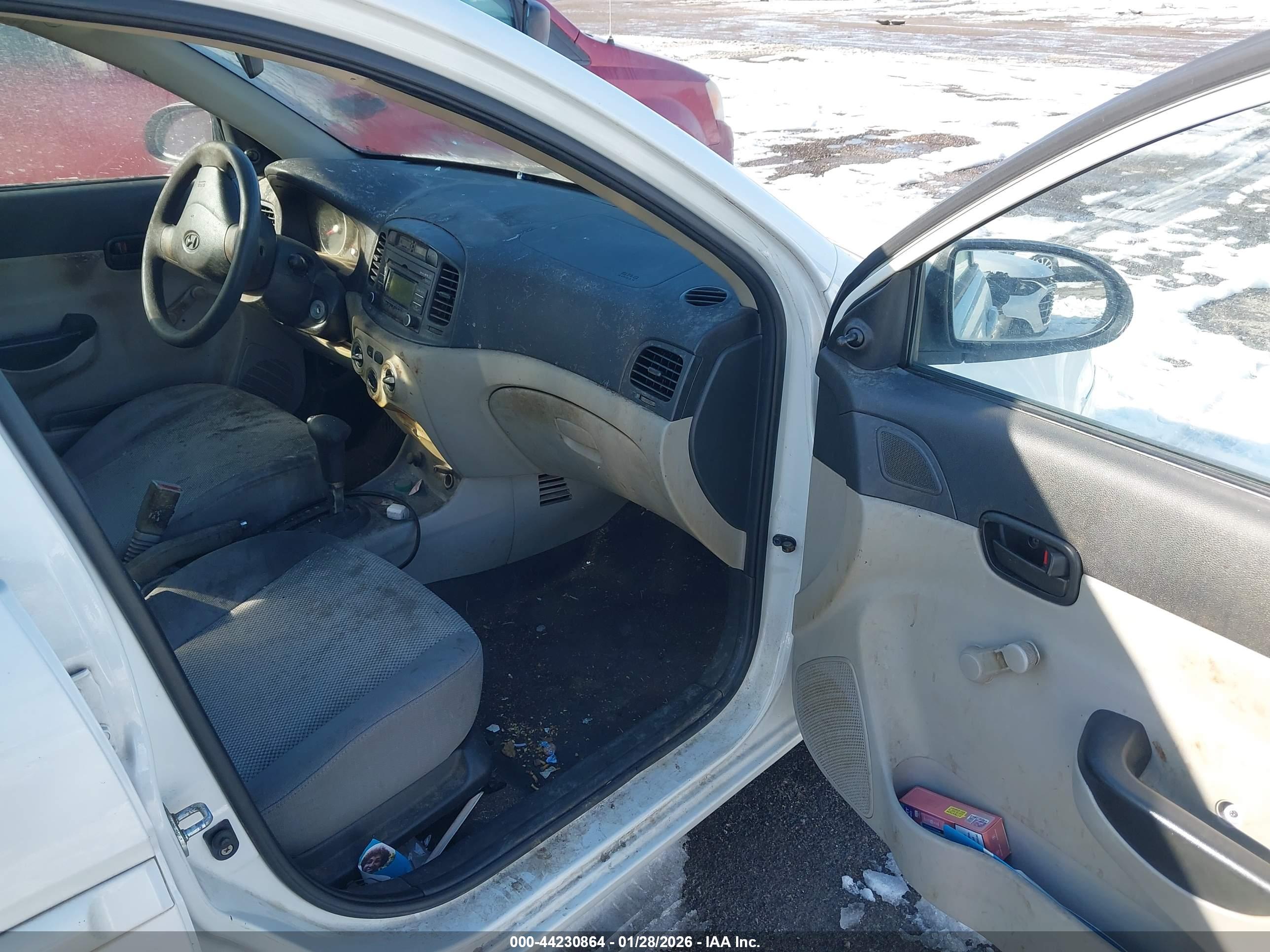 HYUNDAI ACCENT image 5