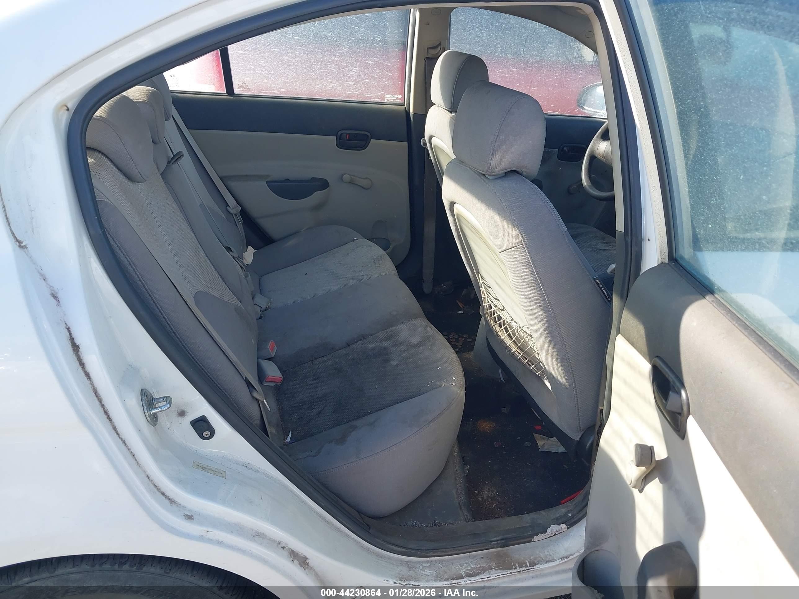 HYUNDAI ACCENT image 8