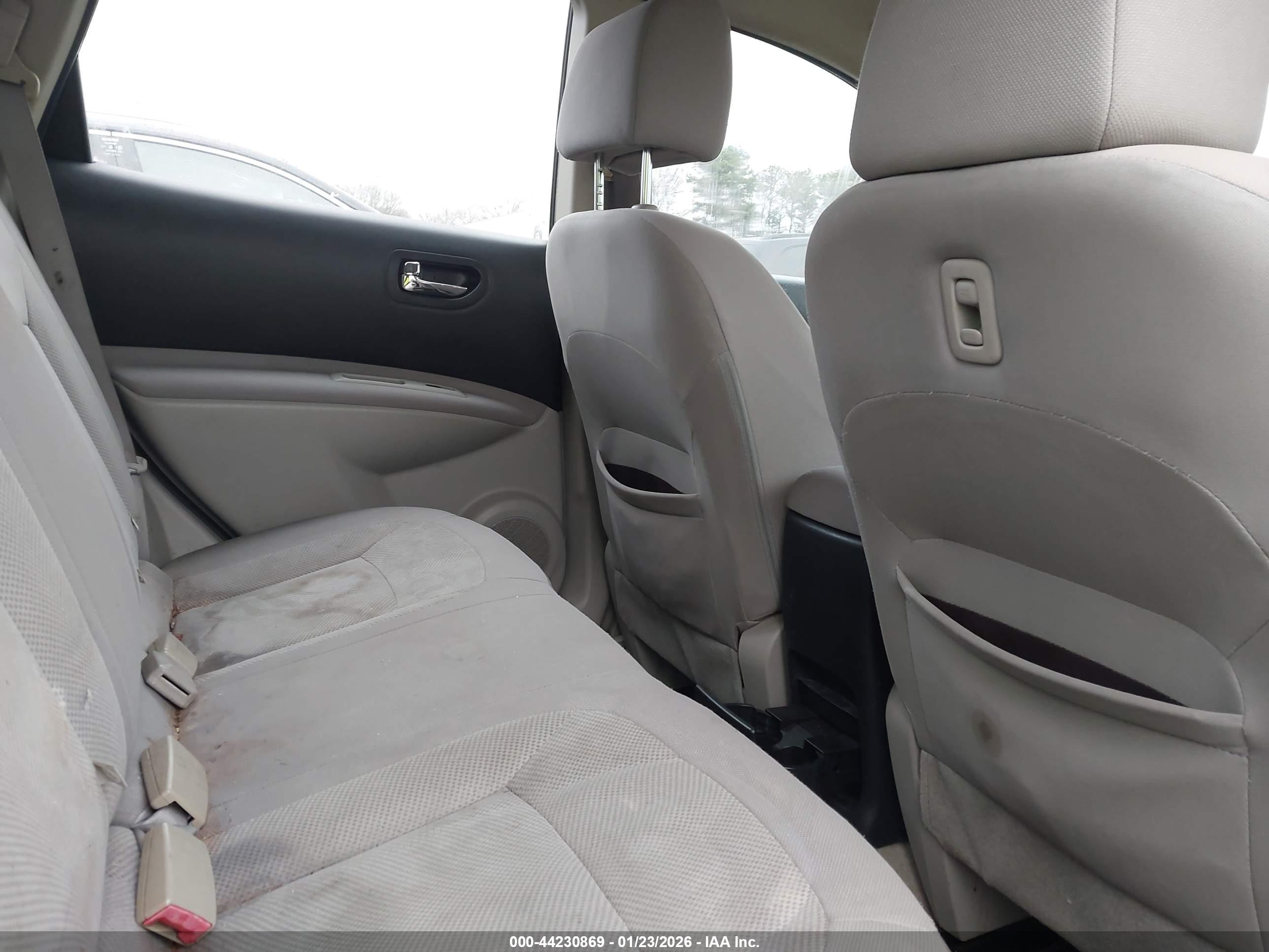 NISSAN ROGUE image 8