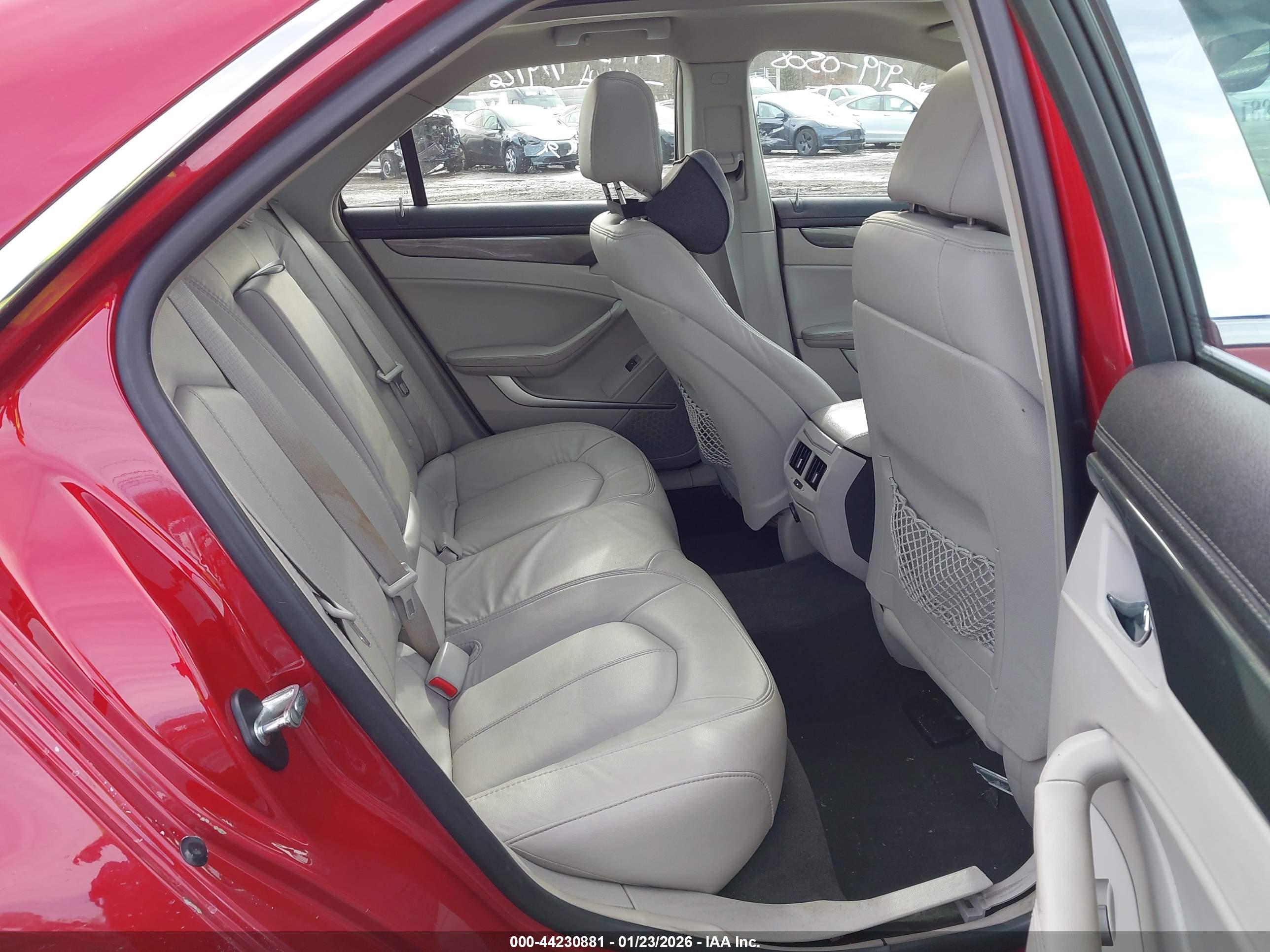 CADILLAC CTS image 8