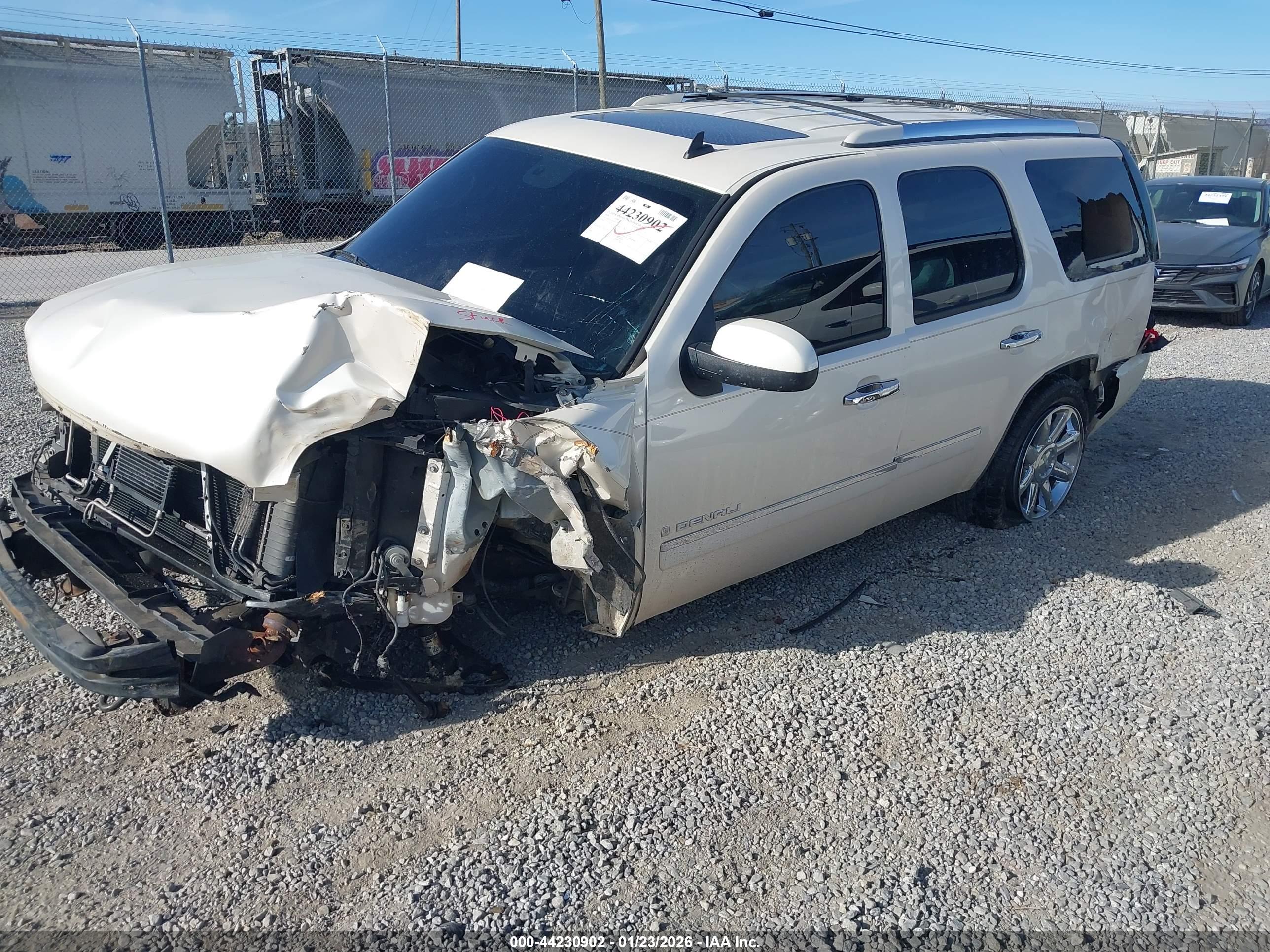 GMC YUKON image 2