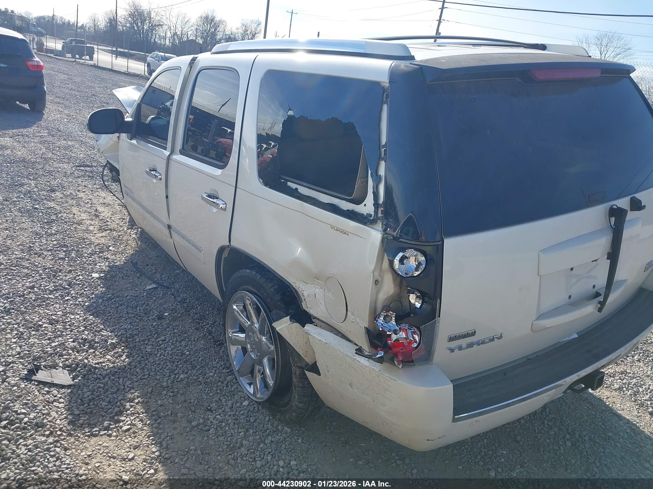 GMC YUKON image 3