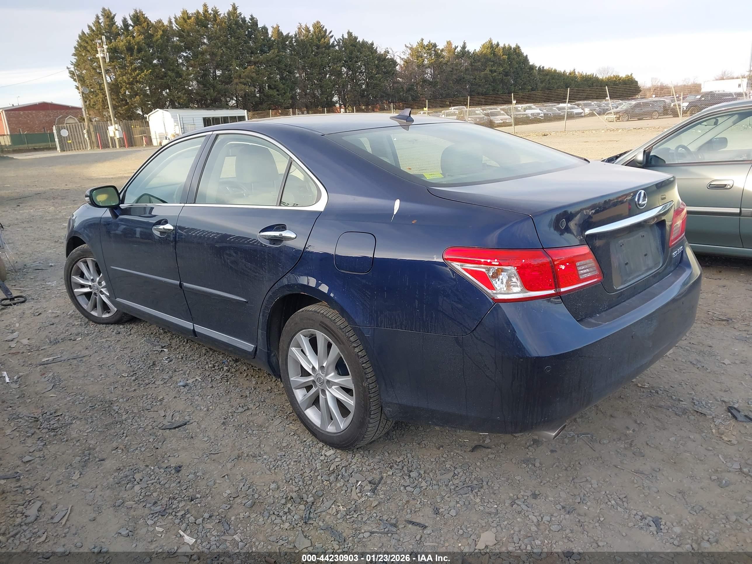 LEXUS ES image 3