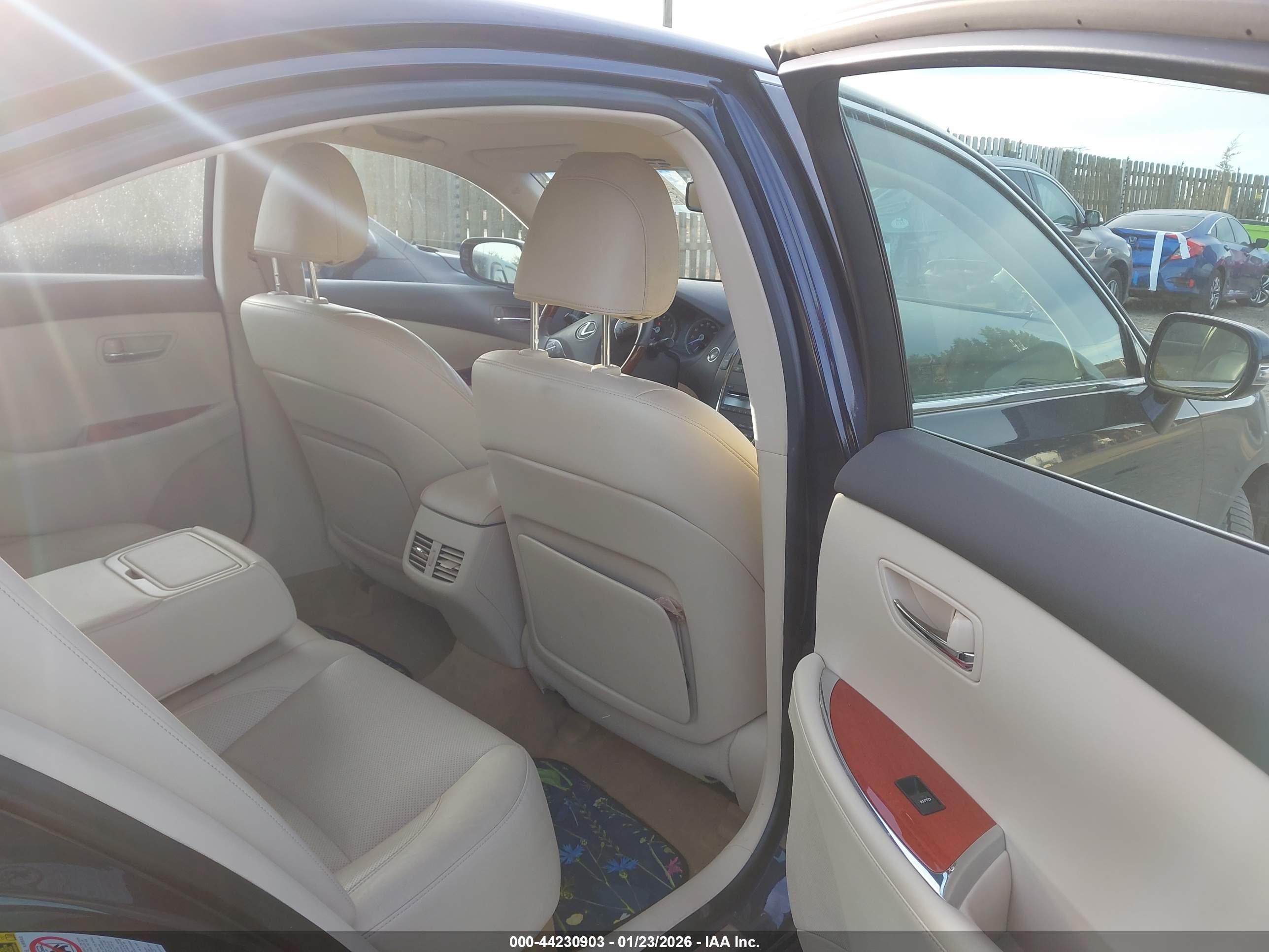 LEXUS ES image 8