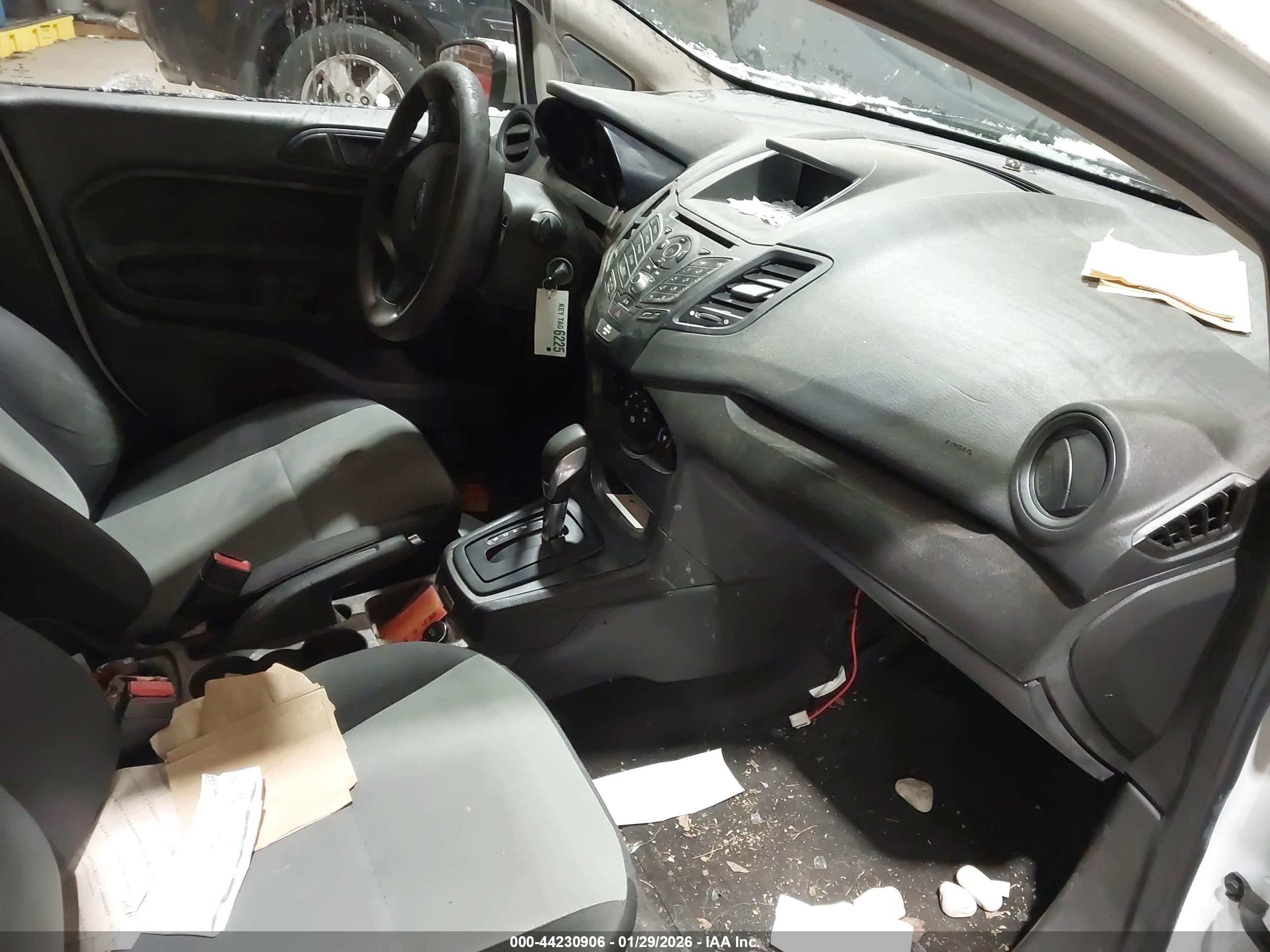FORD FIESTA image 5