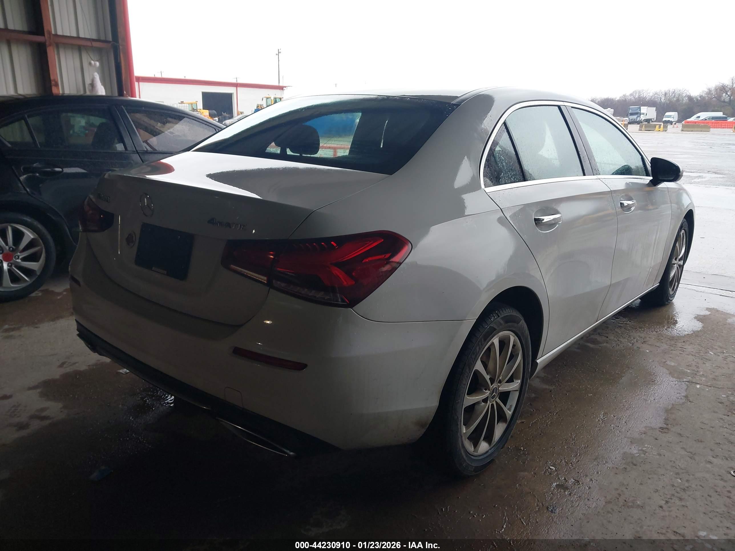 MERCEDES-BENZ A image 4