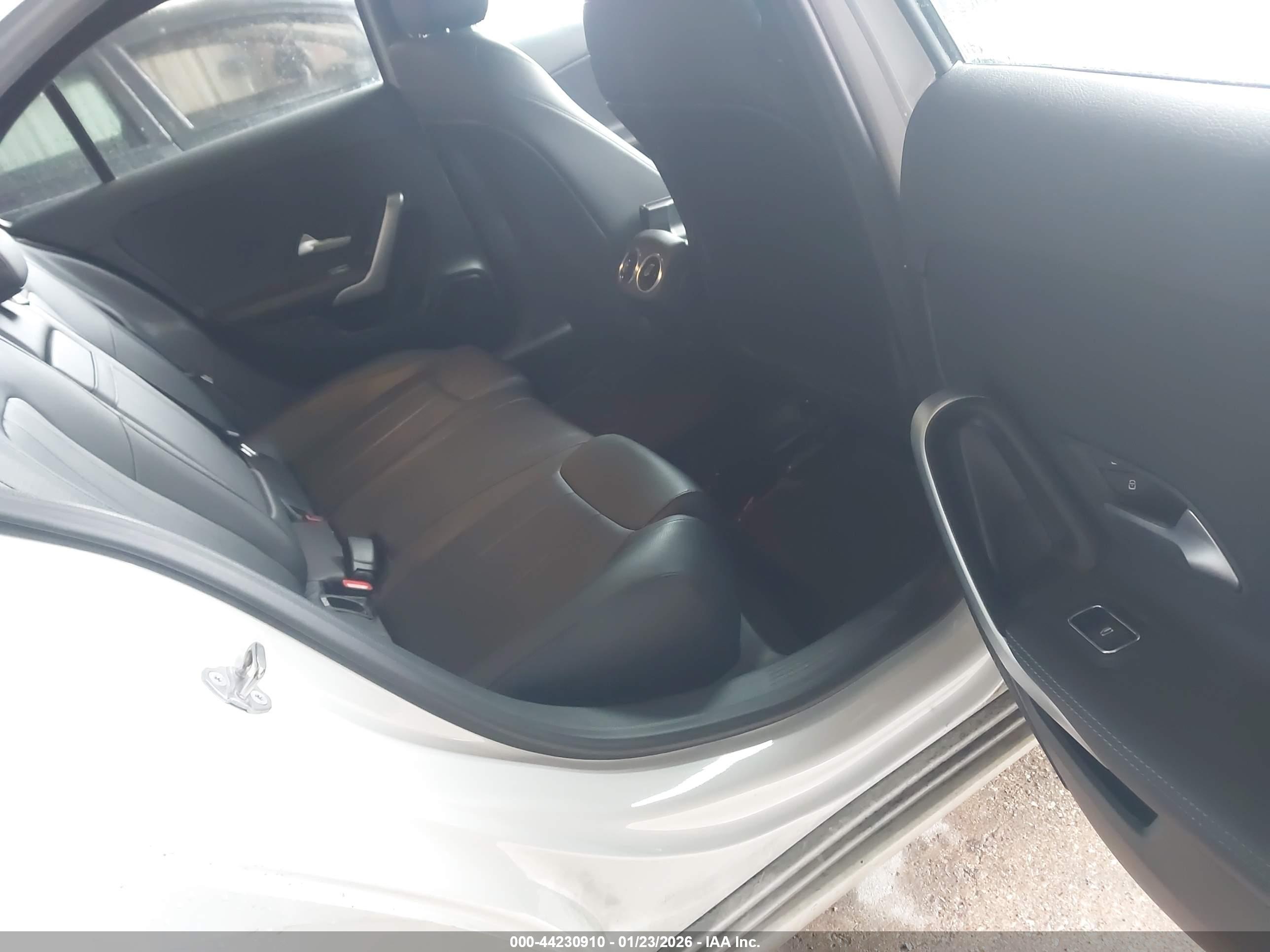 MERCEDES-BENZ A image 8