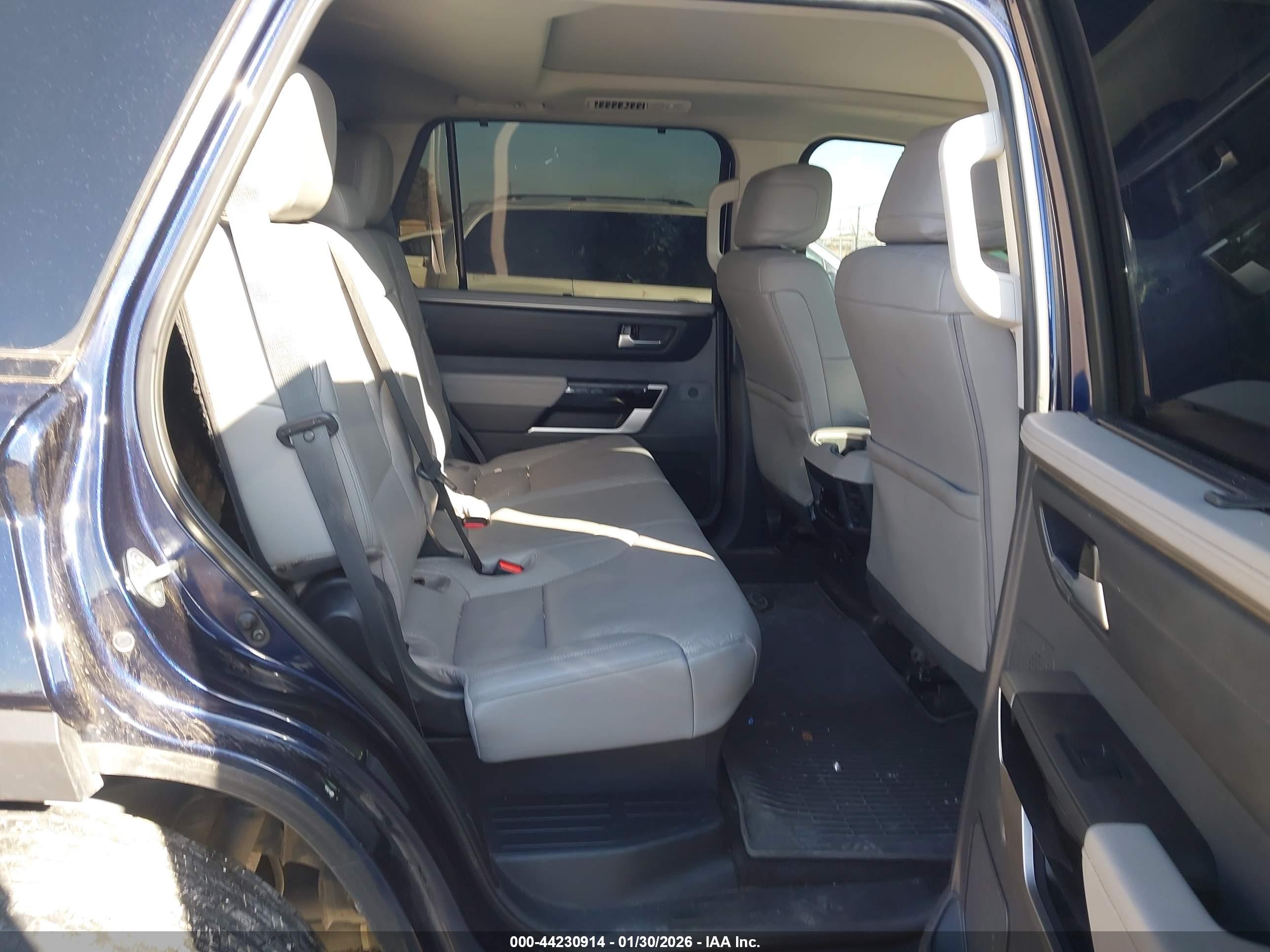 TOYOTA SEQUOIA image 8