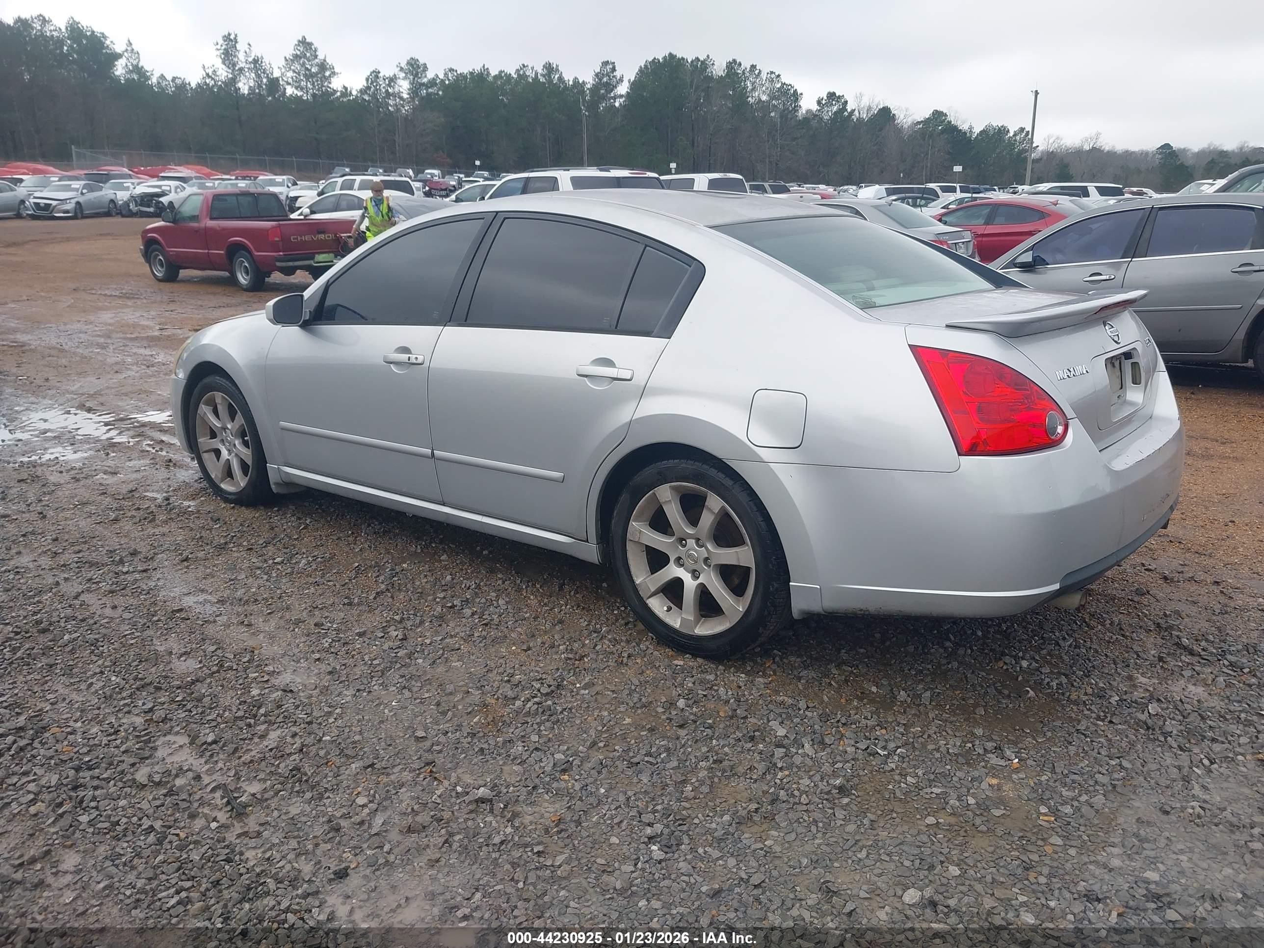 NISSAN MAXIMA image 3