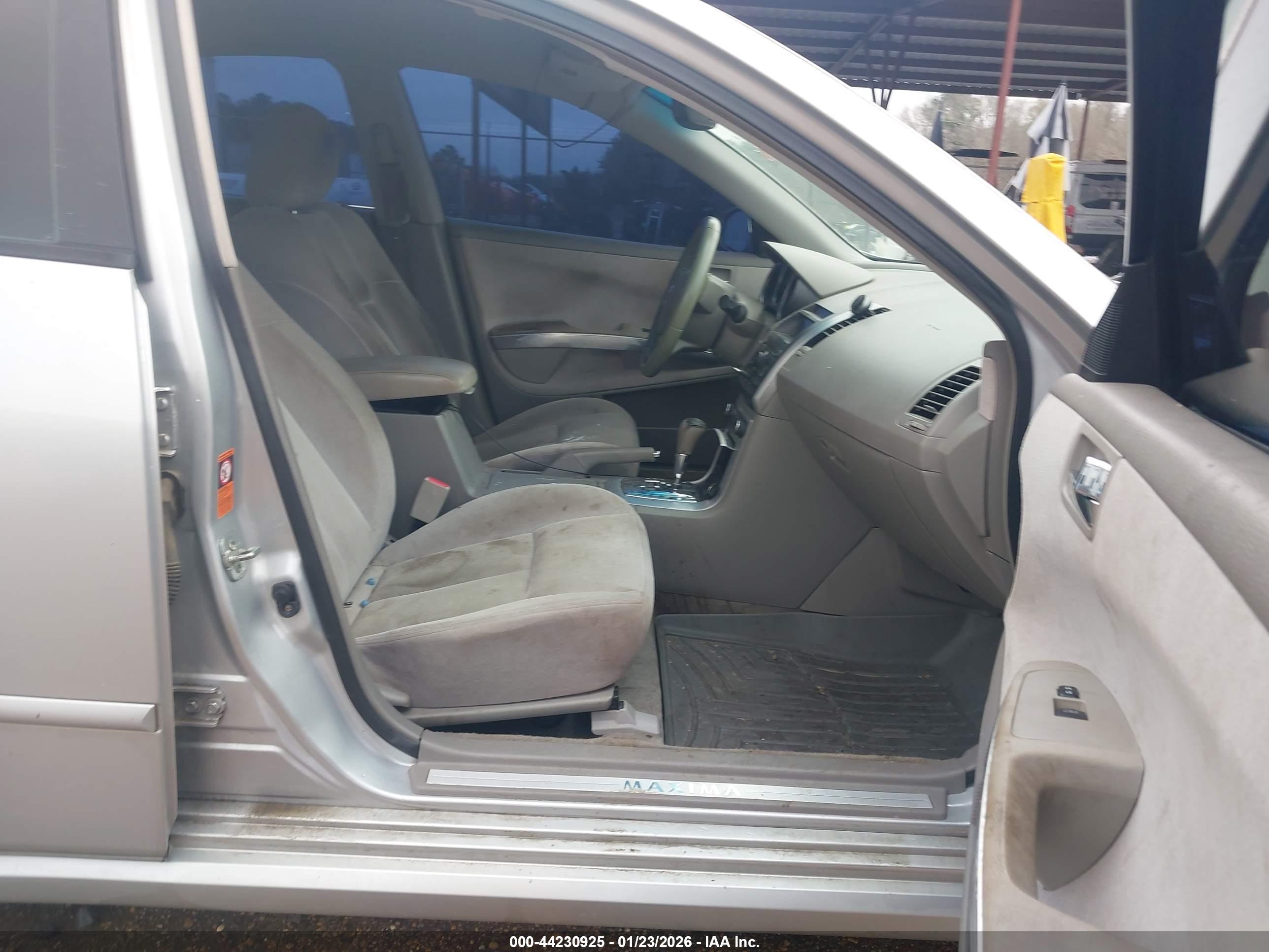 NISSAN MAXIMA image 5