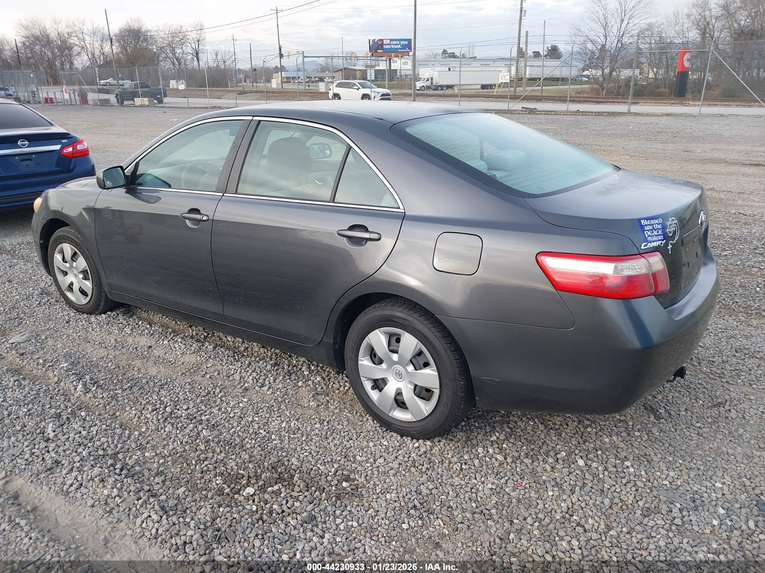 TOYOTA CAMRY image 3