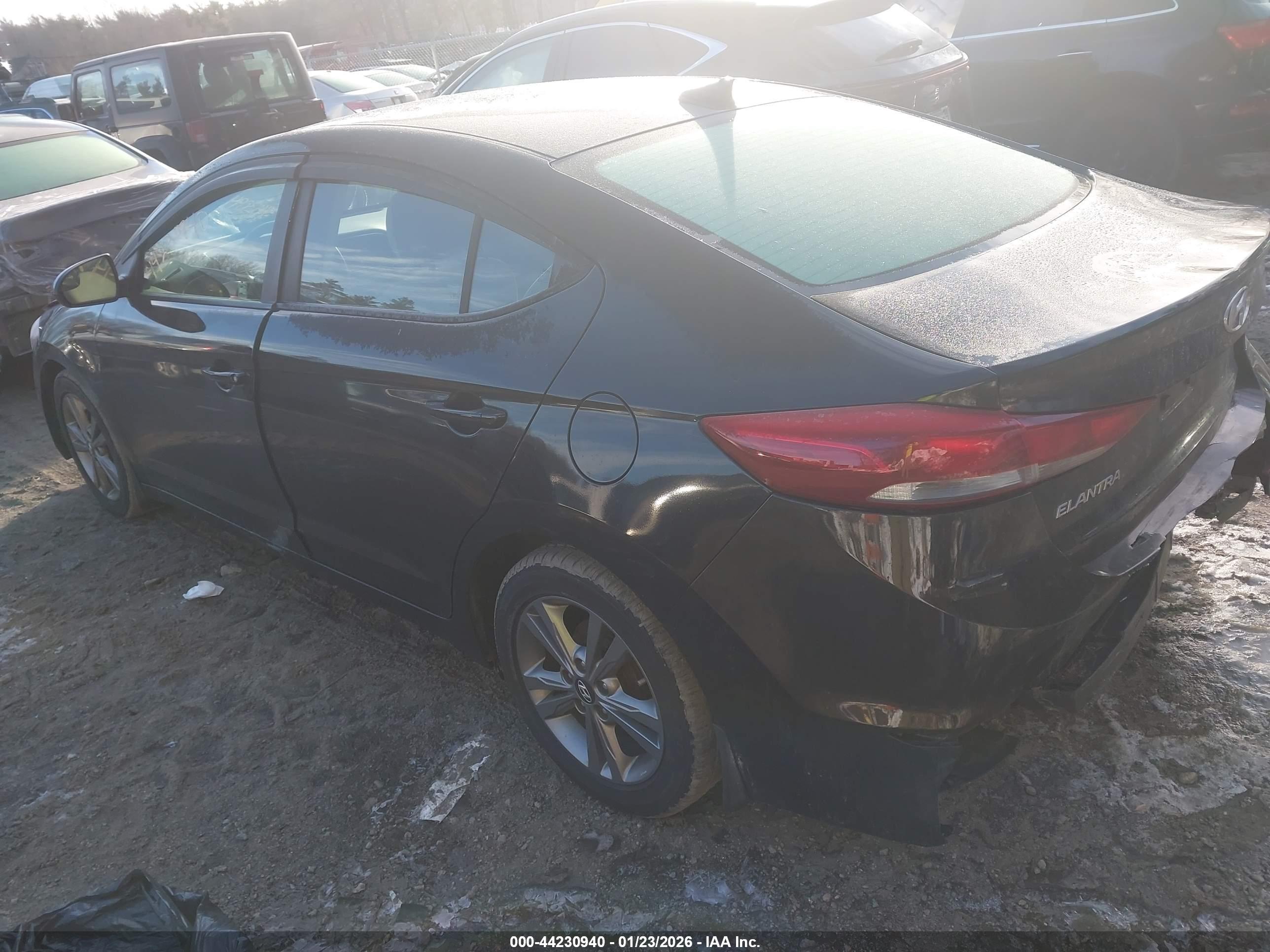 HYUNDAI ELANTRA image 3