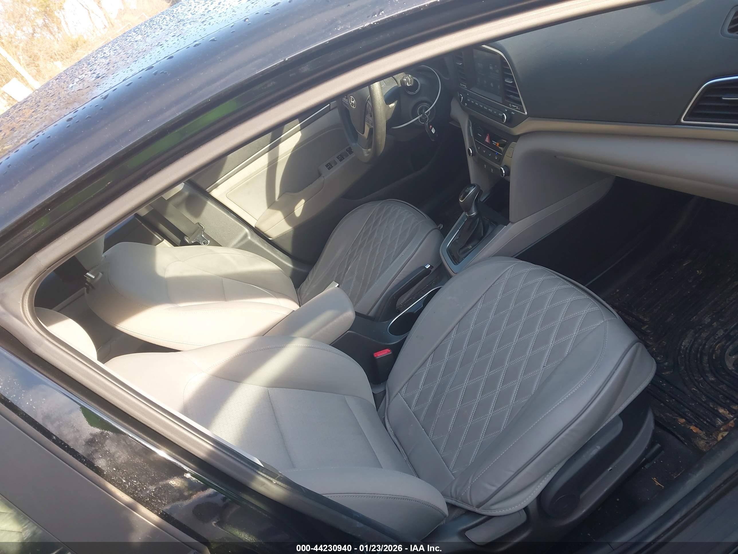 HYUNDAI ELANTRA image 5