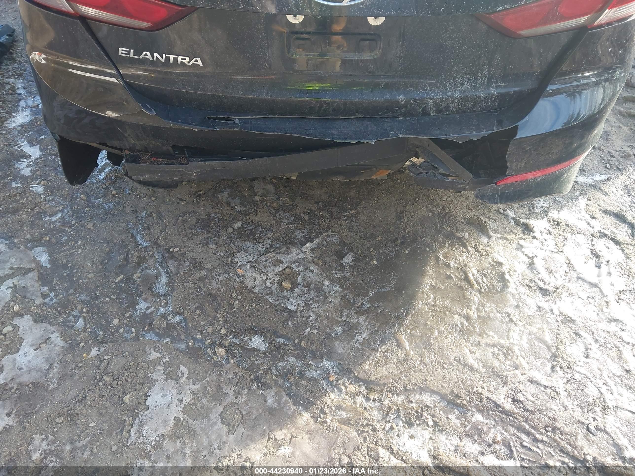 HYUNDAI ELANTRA image 6