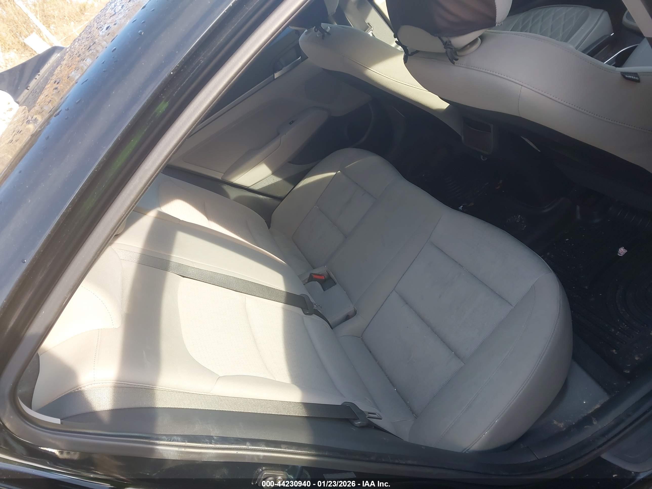 HYUNDAI ELANTRA image 8
