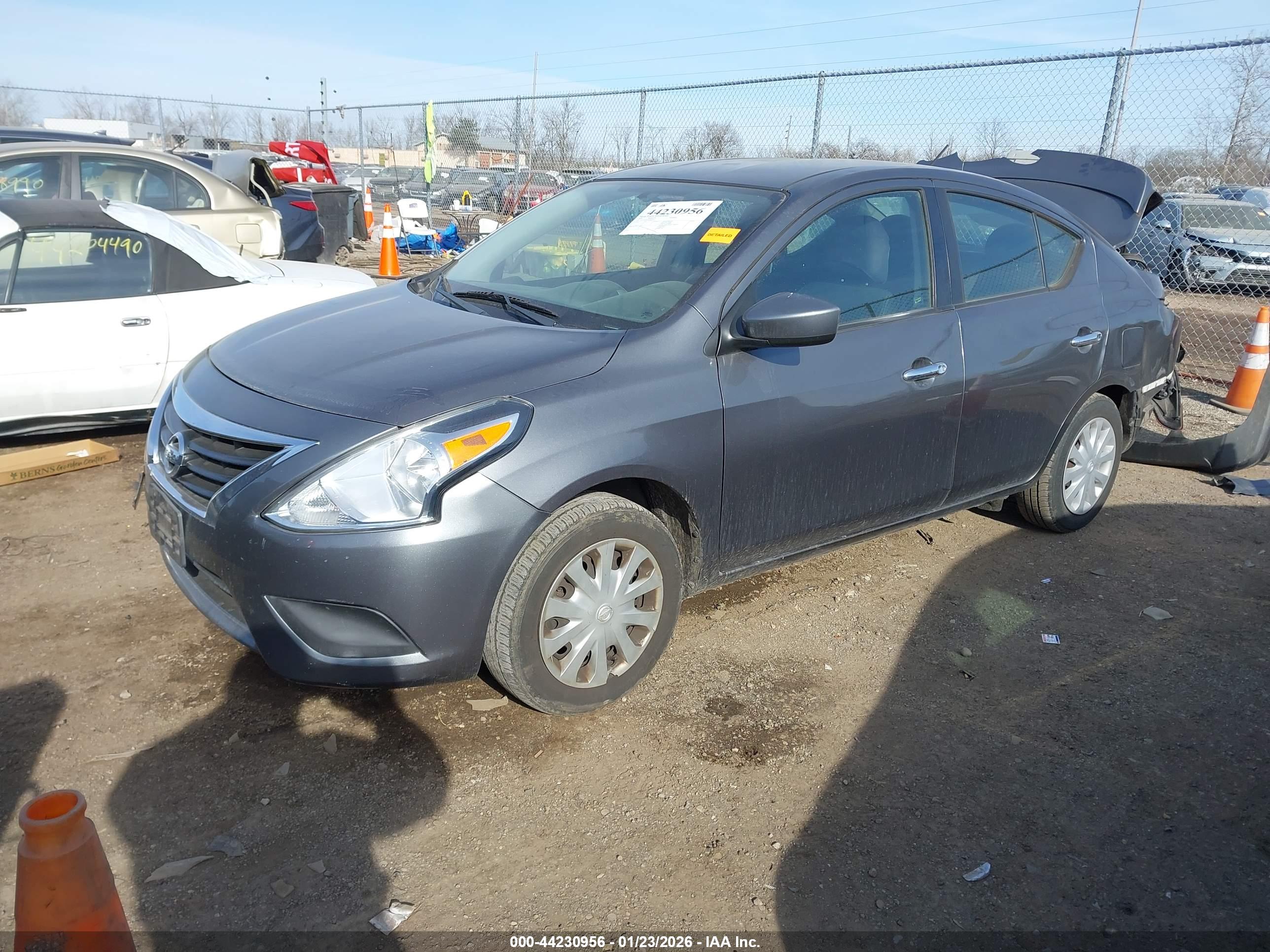 NISSAN VERSA image 2