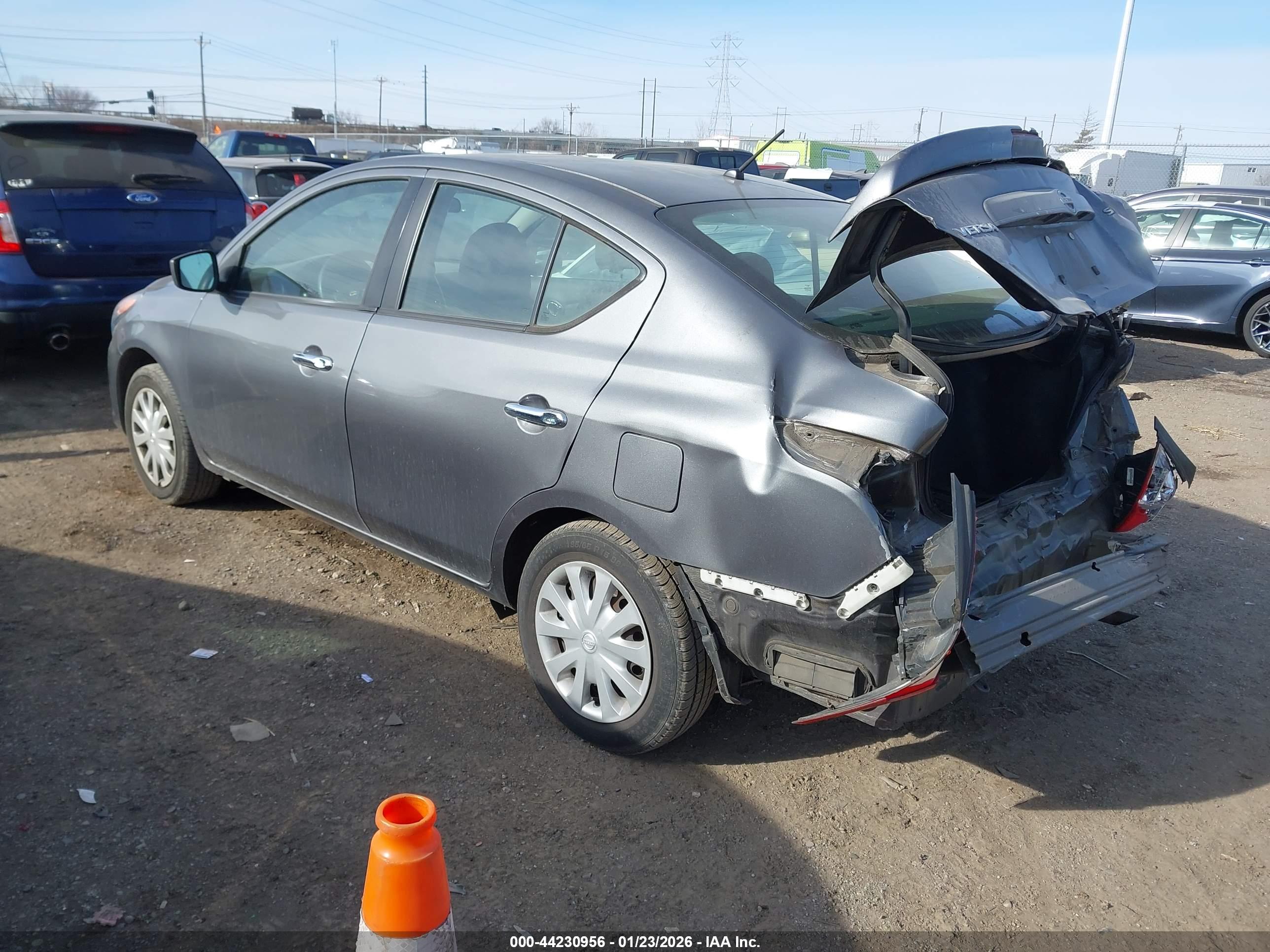 NISSAN VERSA image 3