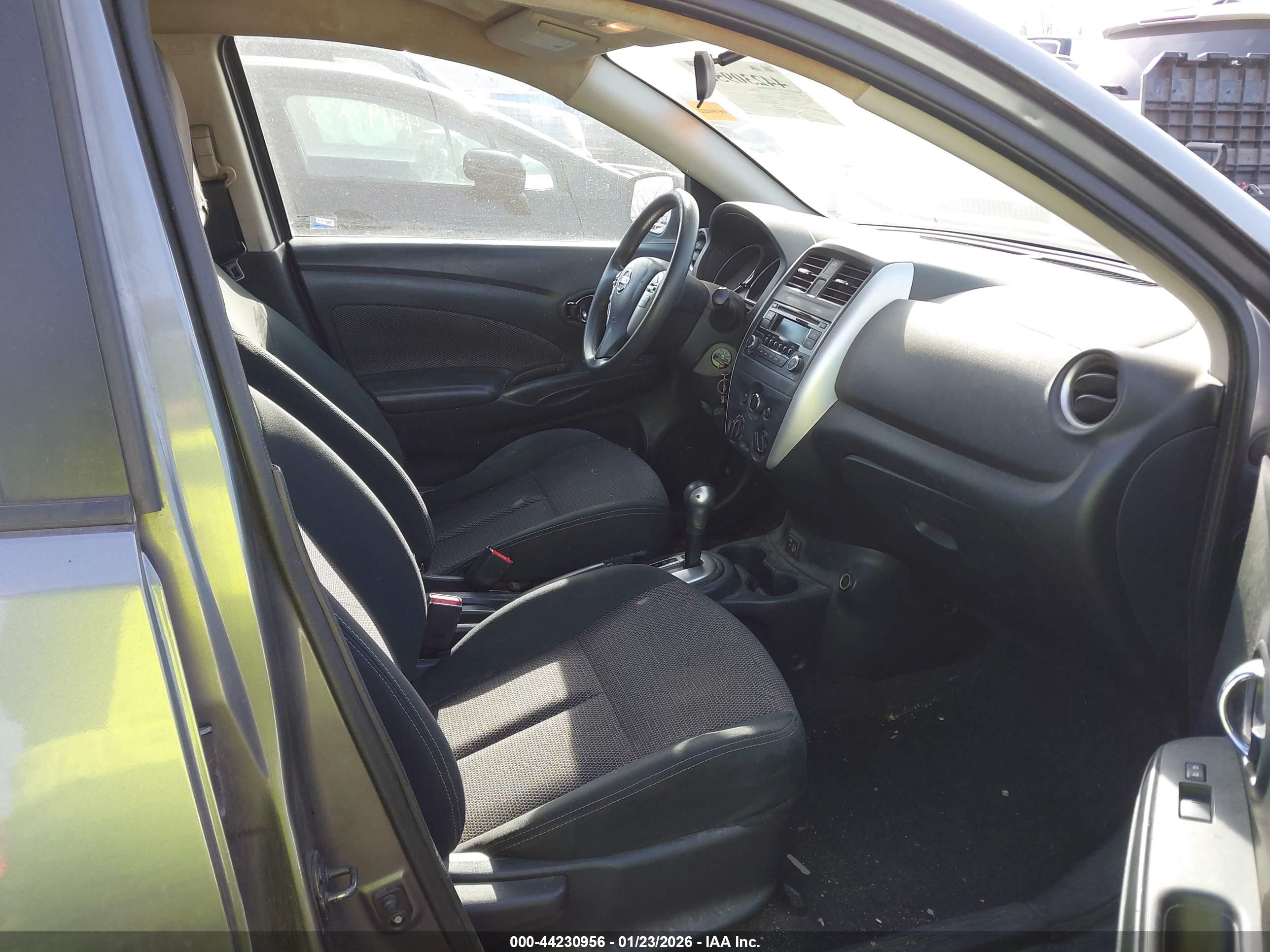 NISSAN VERSA image 5