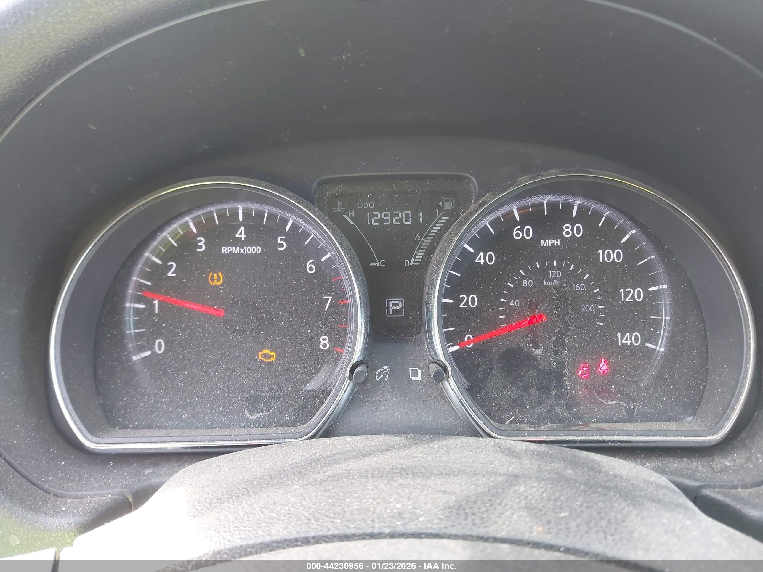 NISSAN VERSA image 7