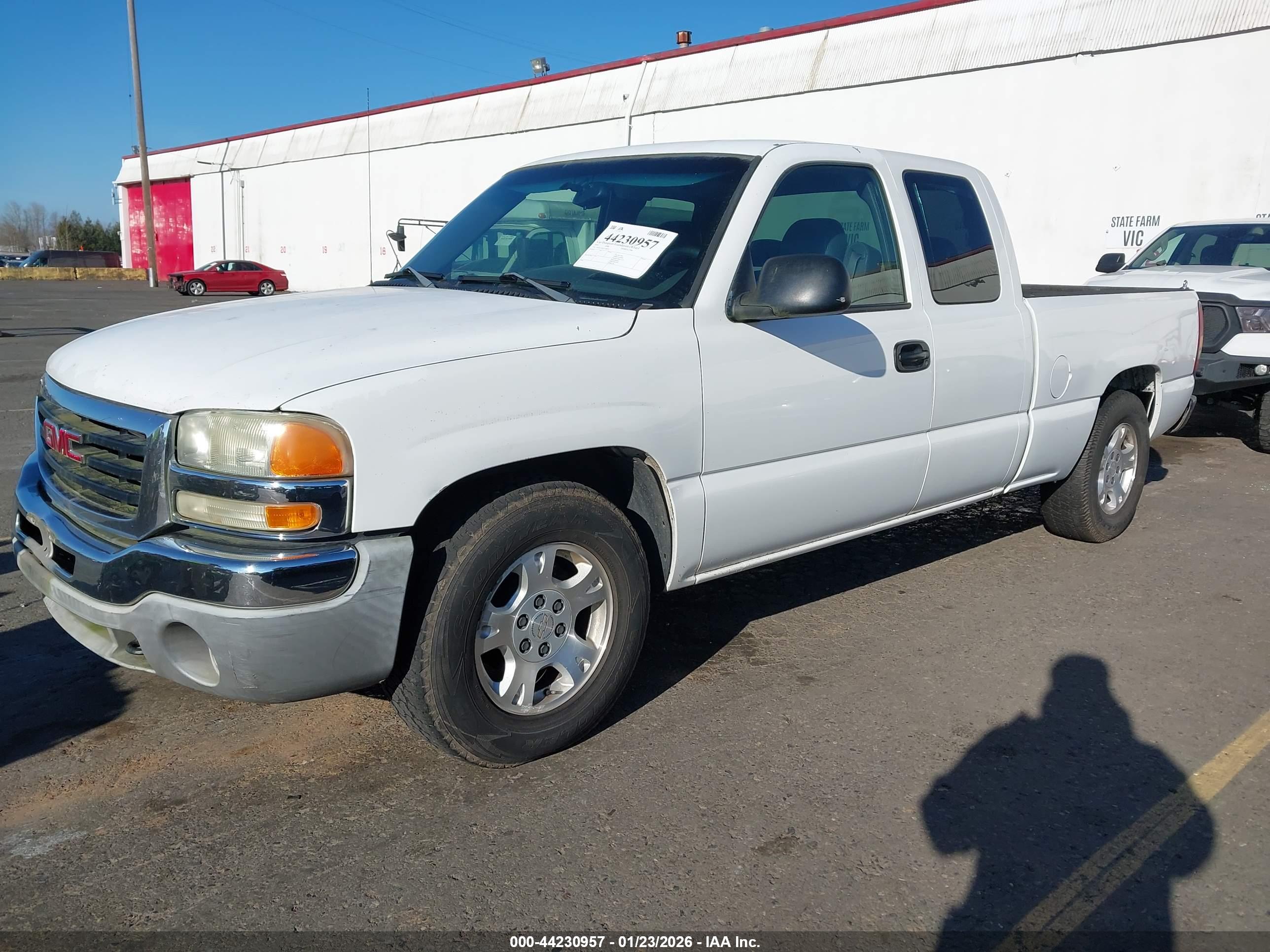GMC SIERRA image 2