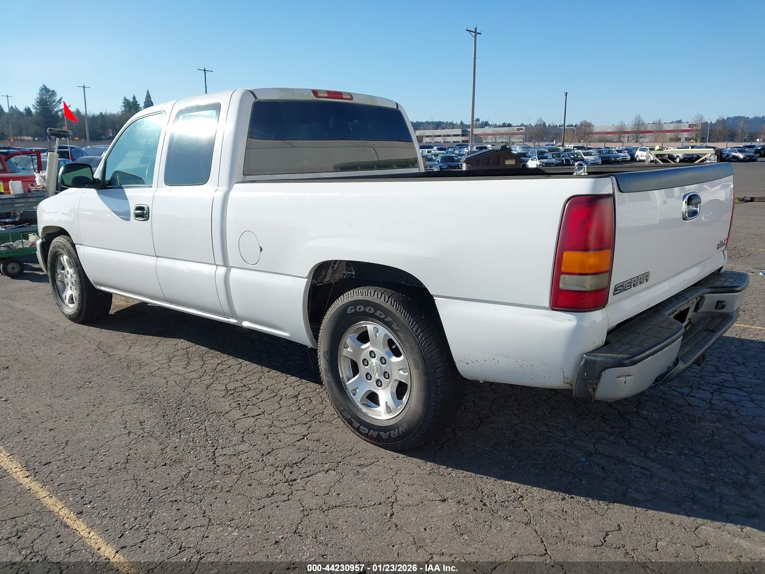 GMC SIERRA image 3