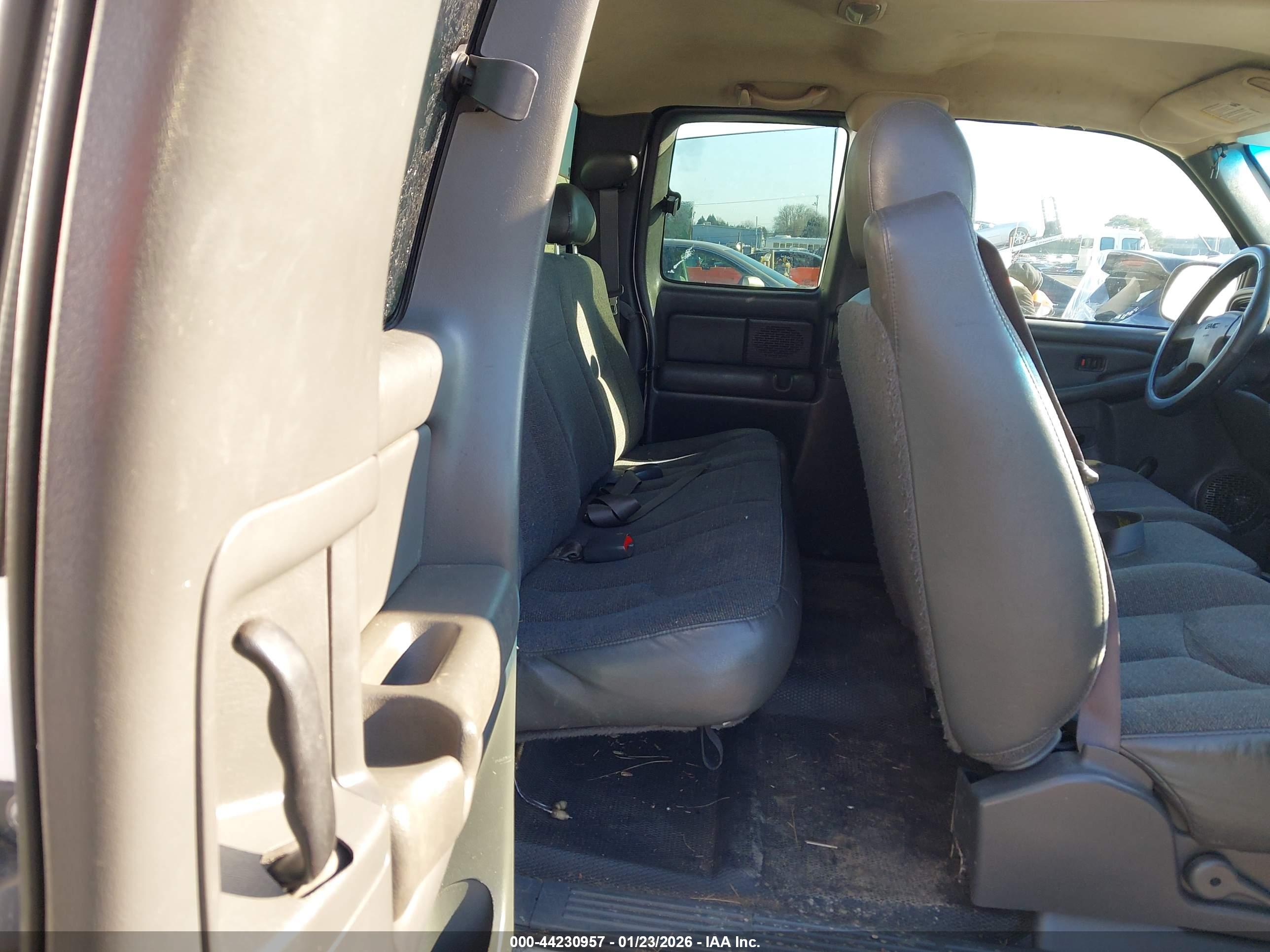 GMC SIERRA image 8