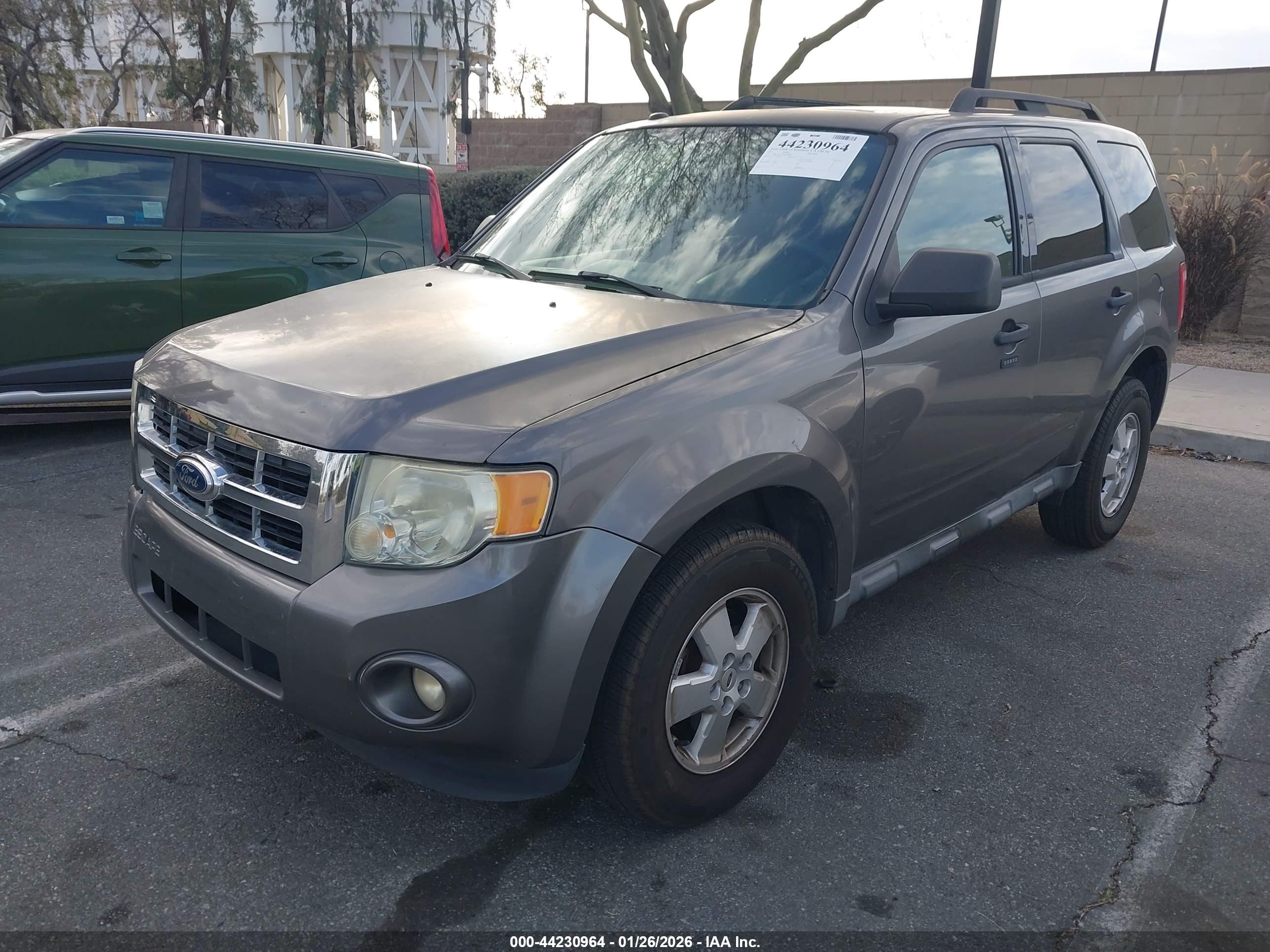 FORD ESCAPE image 2