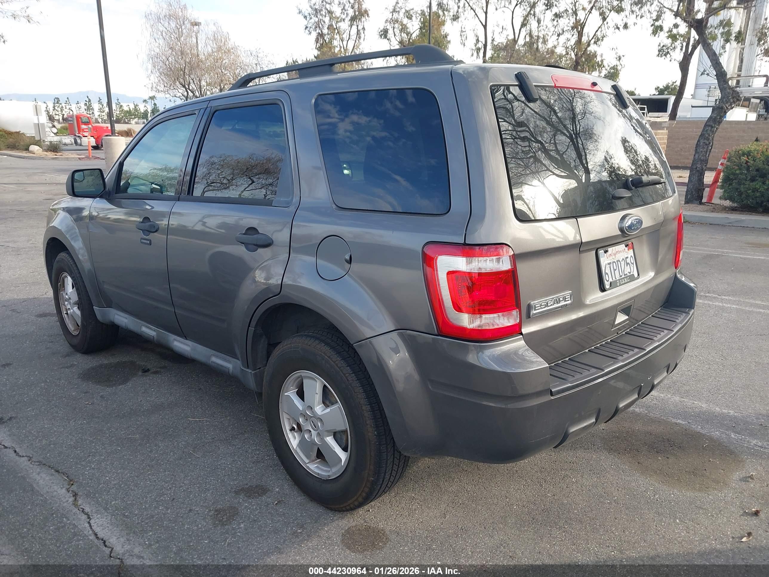 FORD ESCAPE image 3