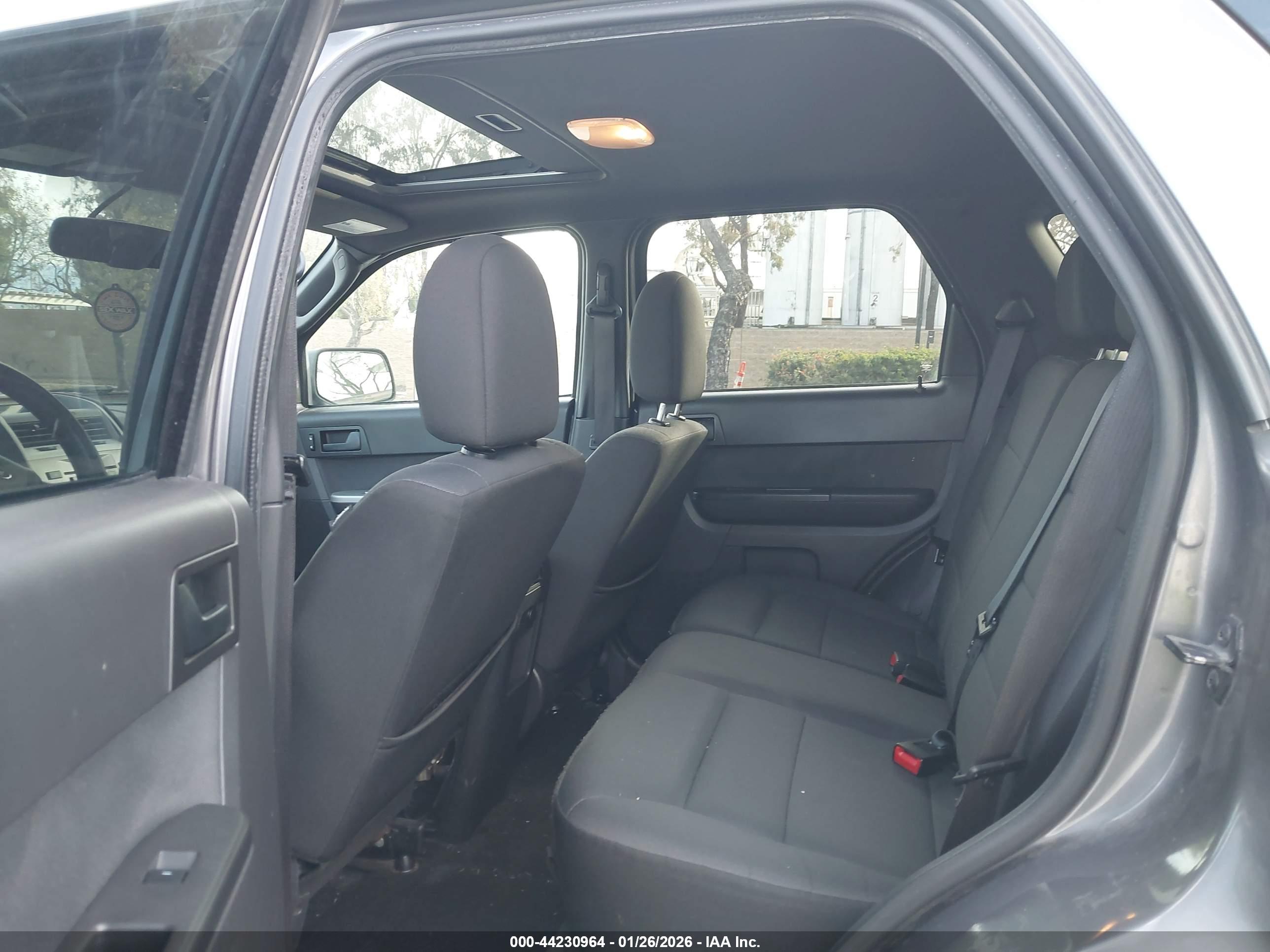 FORD ESCAPE image 8