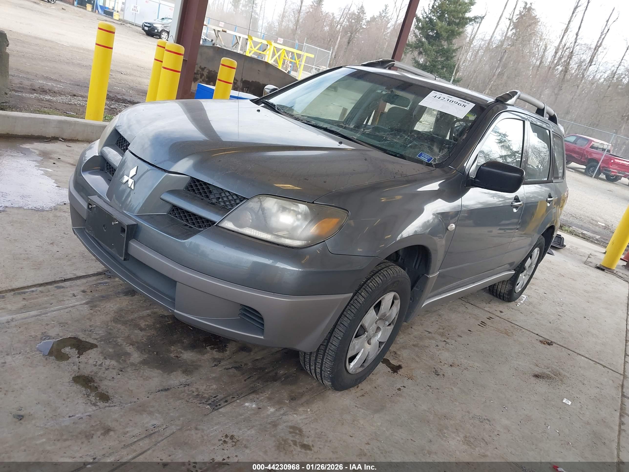 MITSUBISHI OUTLANDER image 2