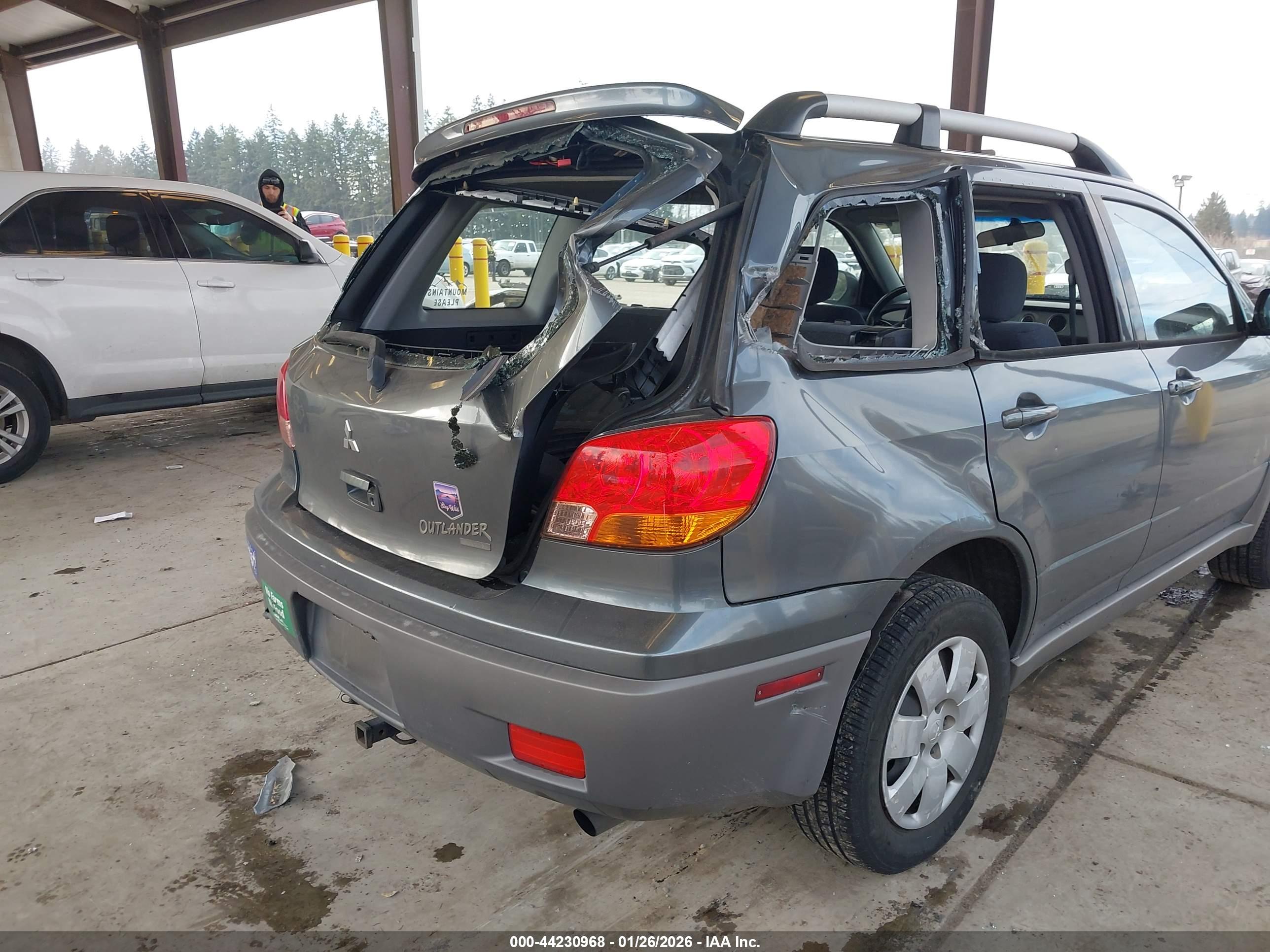 MITSUBISHI OUTLANDER image 6