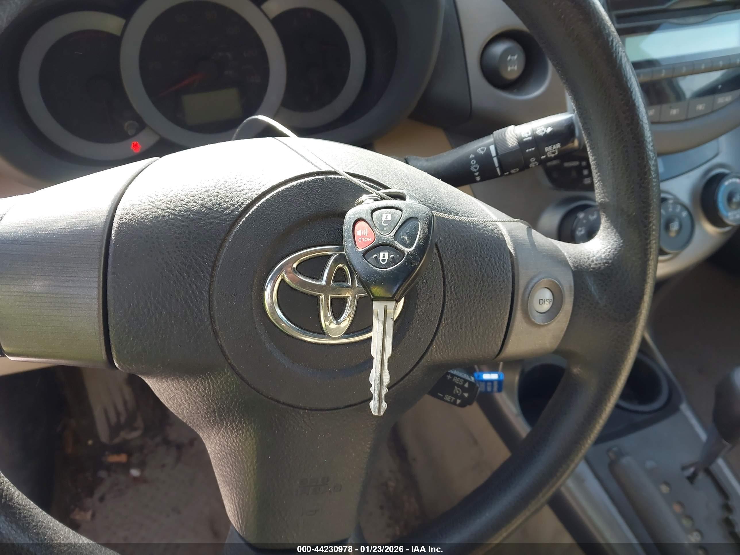 TOYOTA RAV4 image 11