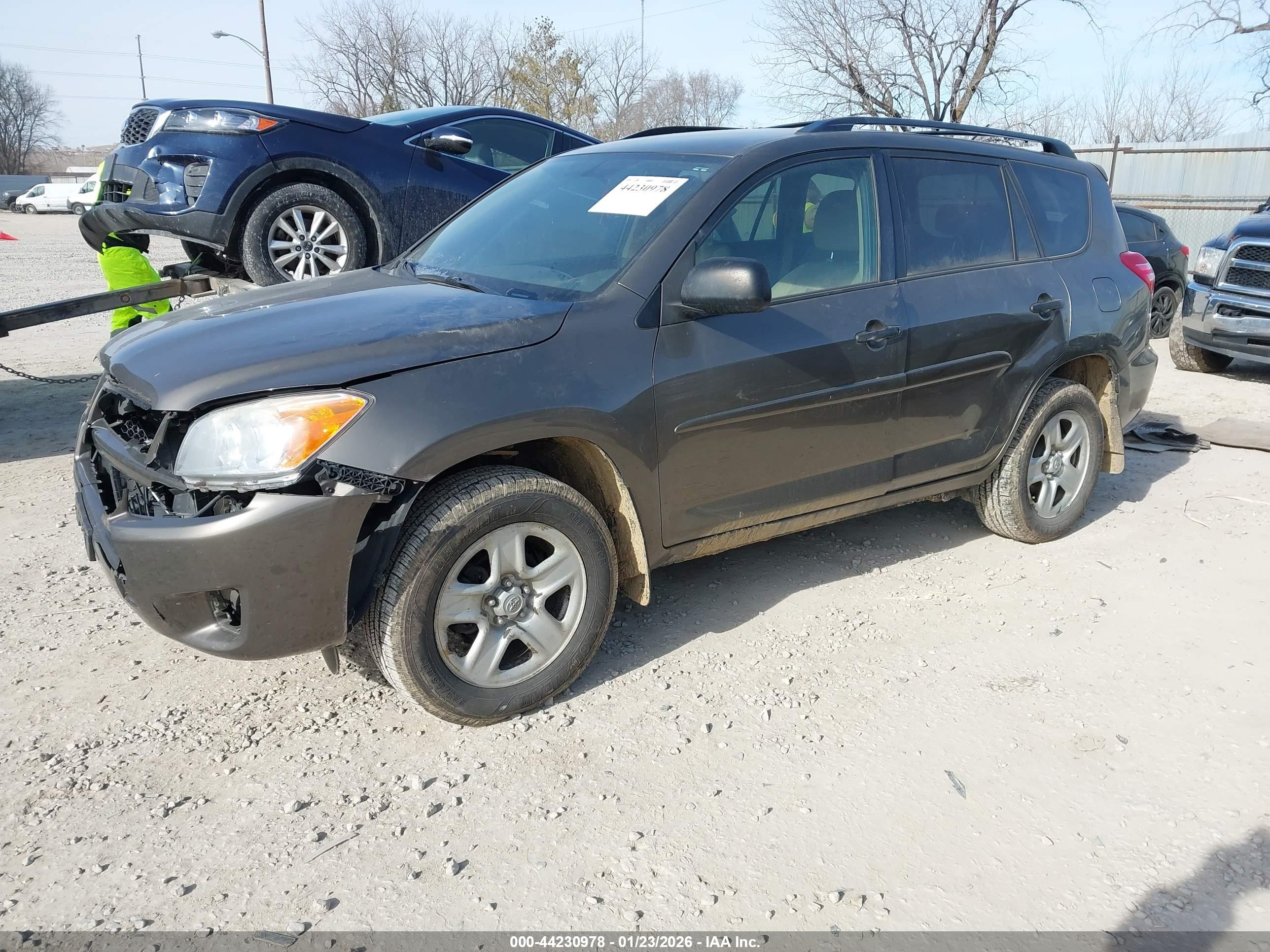 TOYOTA RAV4 image 2