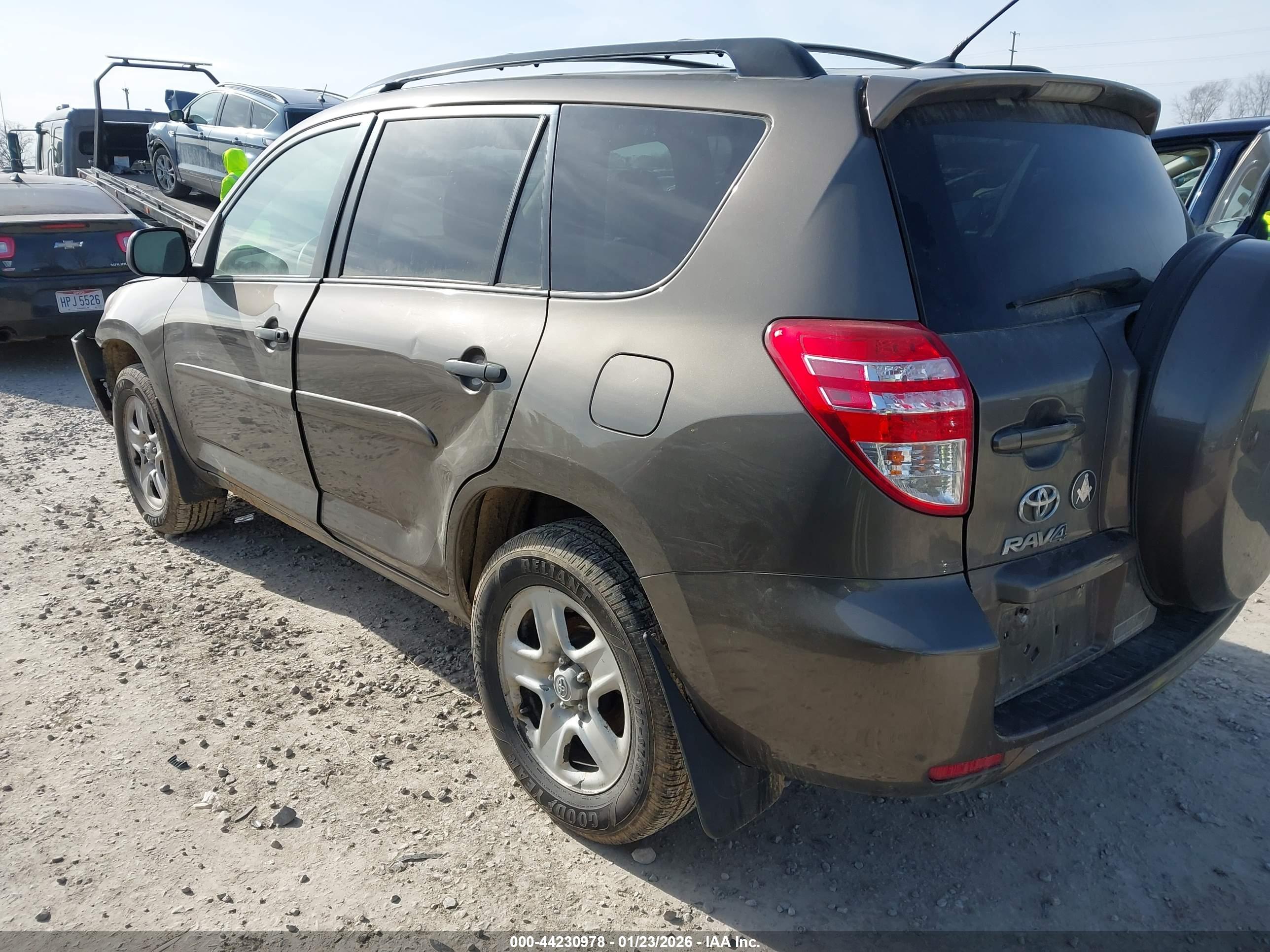 TOYOTA RAV4 image 3