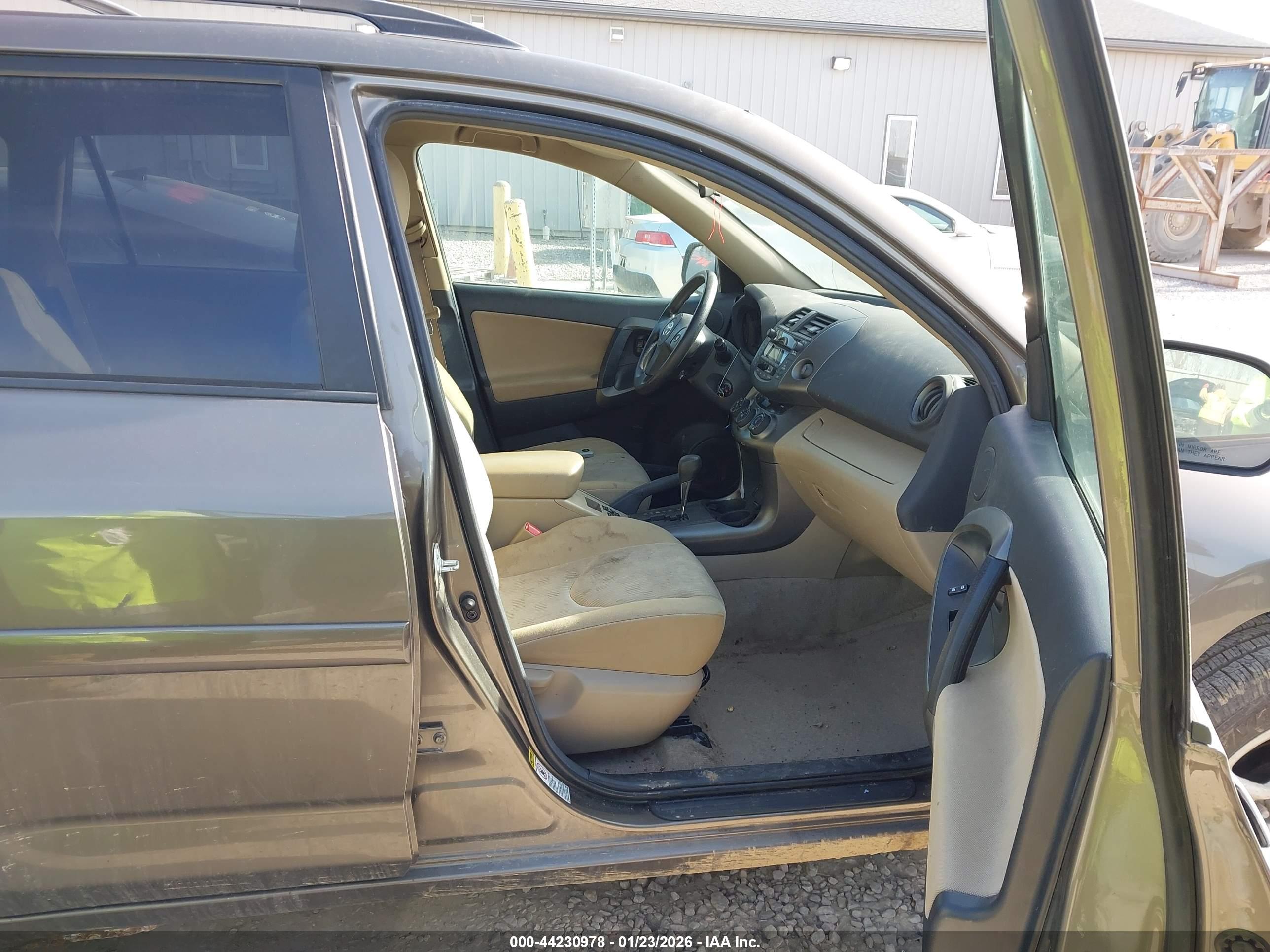 TOYOTA RAV4 image 5