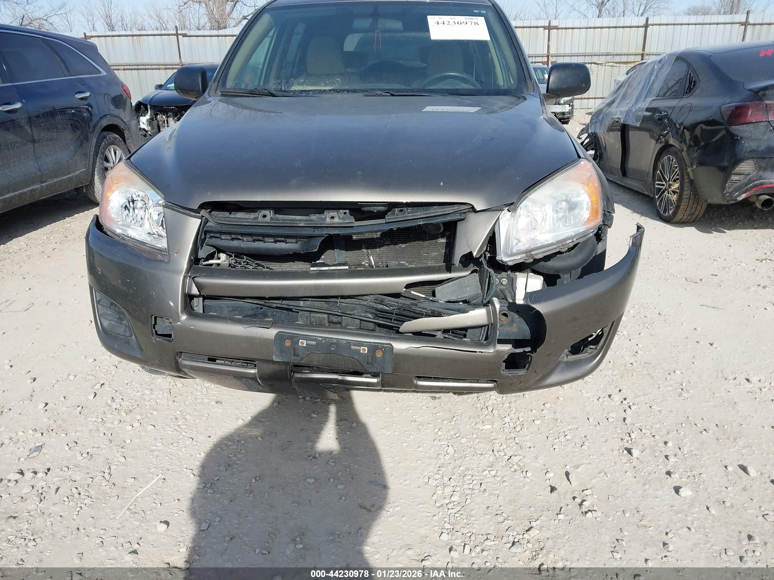TOYOTA RAV4 image 6