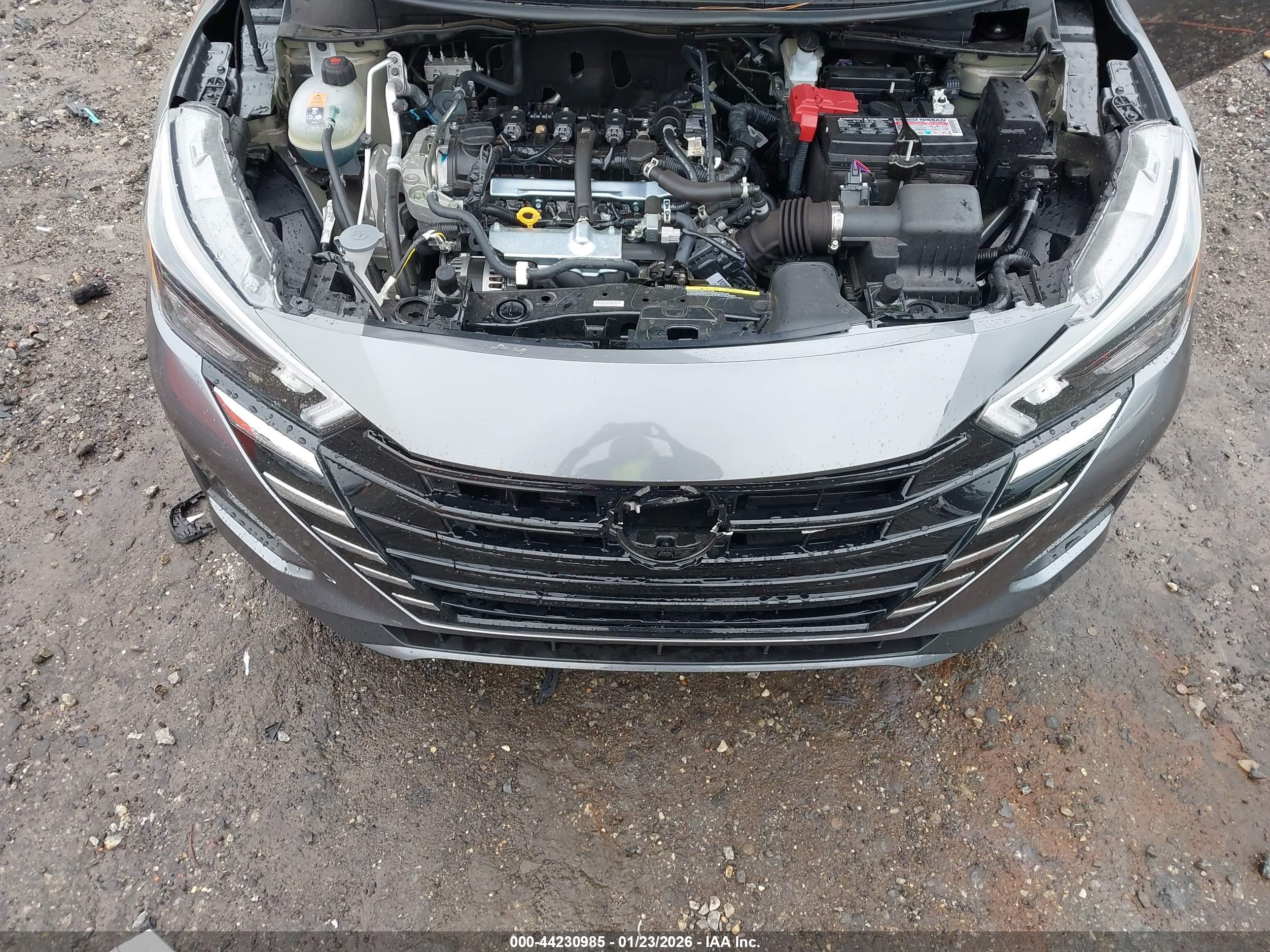 NISSAN VERSA image 10